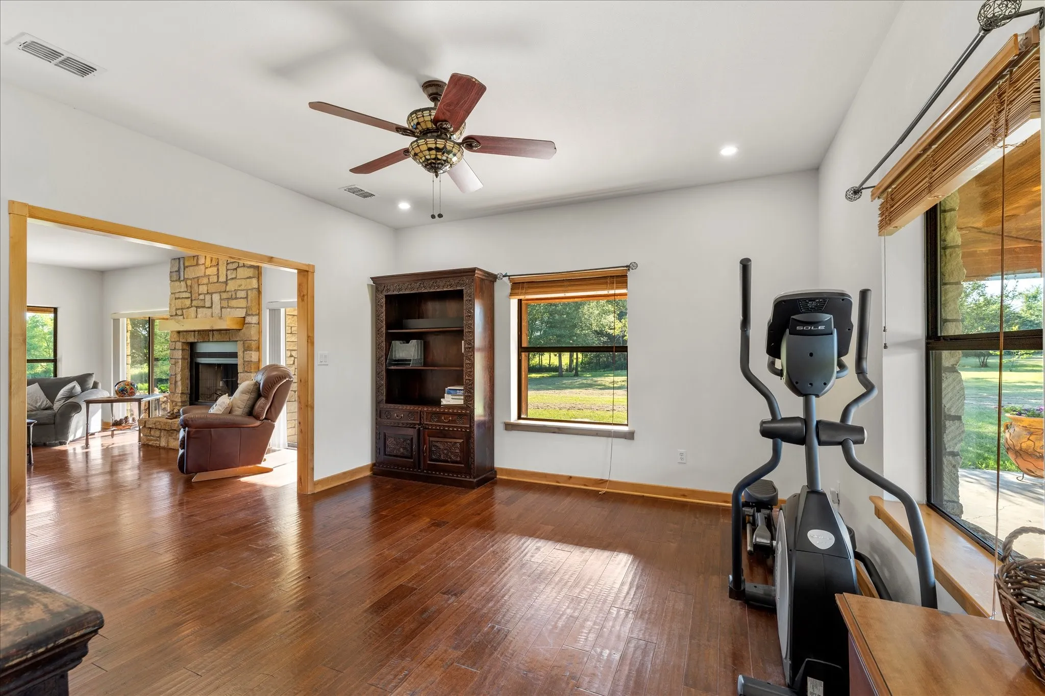 Single Family Residence For Sale in Wood County , 390 County Road 1573, Alba, Texas 75410, 3 Bedrooms, 3 Bathrooms, 2 Garage spaces, 4,076 Sqft, built in 2009, Price $990,000, mls#21305019, Real Estate Agent in Alba, Homes For Sale in Wood county, Homes For Sale in Alba, Realtor in Alba Texas, Real Estate Brokerage Independent Realty Texas, Luminita Cordes Realtor