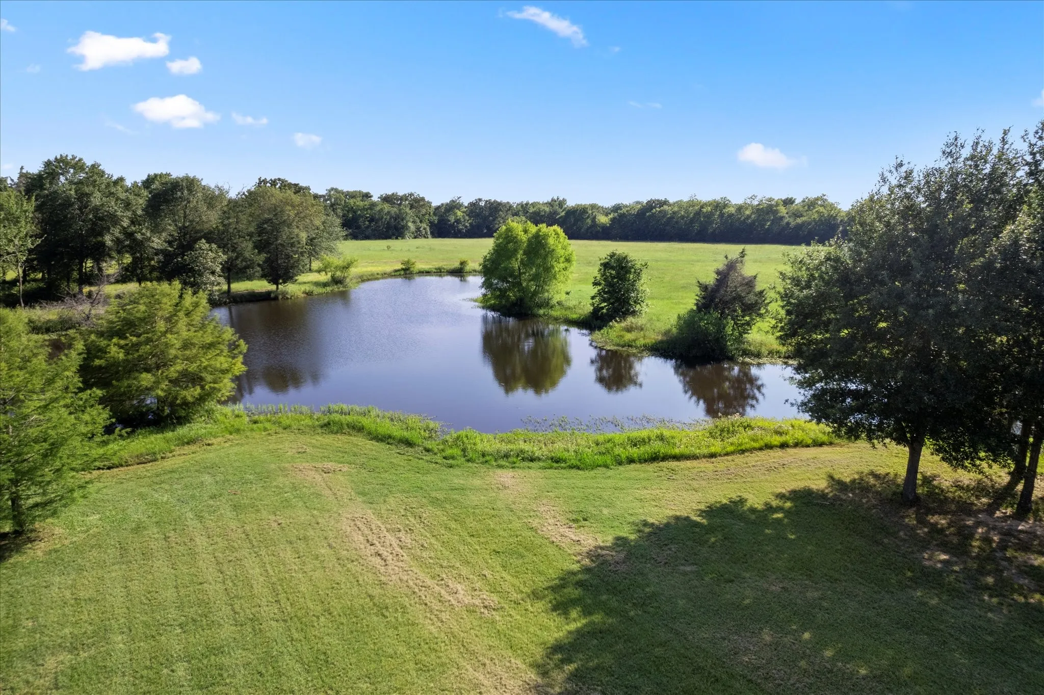Single Family Residence For Sale in Wood County , 390 County Road 1573, Alba, Texas 75410, 3 Bedrooms, 3 Bathrooms, 2 Garage spaces, 4,076 Sqft, built in 2009, Price $990,000, mls#21305019, Real Estate Agent in Alba, Homes For Sale in Wood county, Homes For Sale in Alba, Realtor in Alba Texas, Real Estate Brokerage Independent Realty Texas, Luminita Cordes Realtor