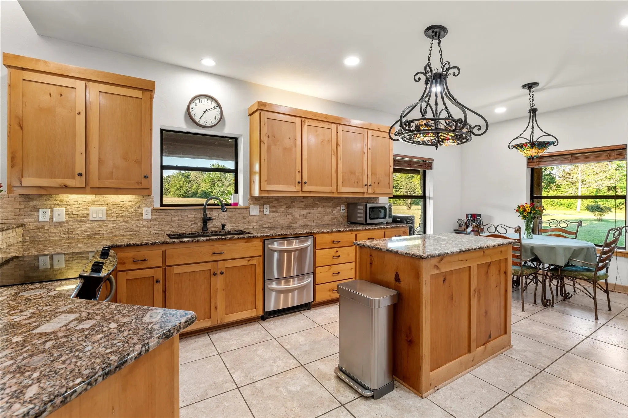 Single Family Residence For Sale in Wood County , 390 County Road 1573, Alba, Texas 75410, 3 Bedrooms, 3 Bathrooms, 2 Garage spaces, 4,076 Sqft, built in 2009, Price $990,000, mls#21305019, Real Estate Agent in Alba, Homes For Sale in Wood county, Homes For Sale in Alba, Realtor in Alba Texas, Real Estate Brokerage Independent Realty Texas, Luminita Cordes Realtor