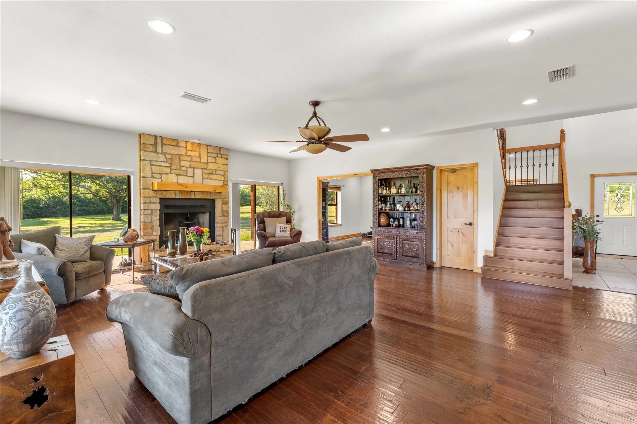 Single Family Residence For Sale in Wood County , 390 County Road 1573, Alba, Texas 75410, 3 Bedrooms, 3 Bathrooms, 2 Garage spaces, 4,076 Sqft, built in 2009, Price $990,000, mls#21305019, Real Estate Agent in Alba, Homes For Sale in Wood county, Homes For Sale in Alba, Realtor in Alba Texas, Real Estate Brokerage Independent Realty Texas, Luminita Cordes Realtor