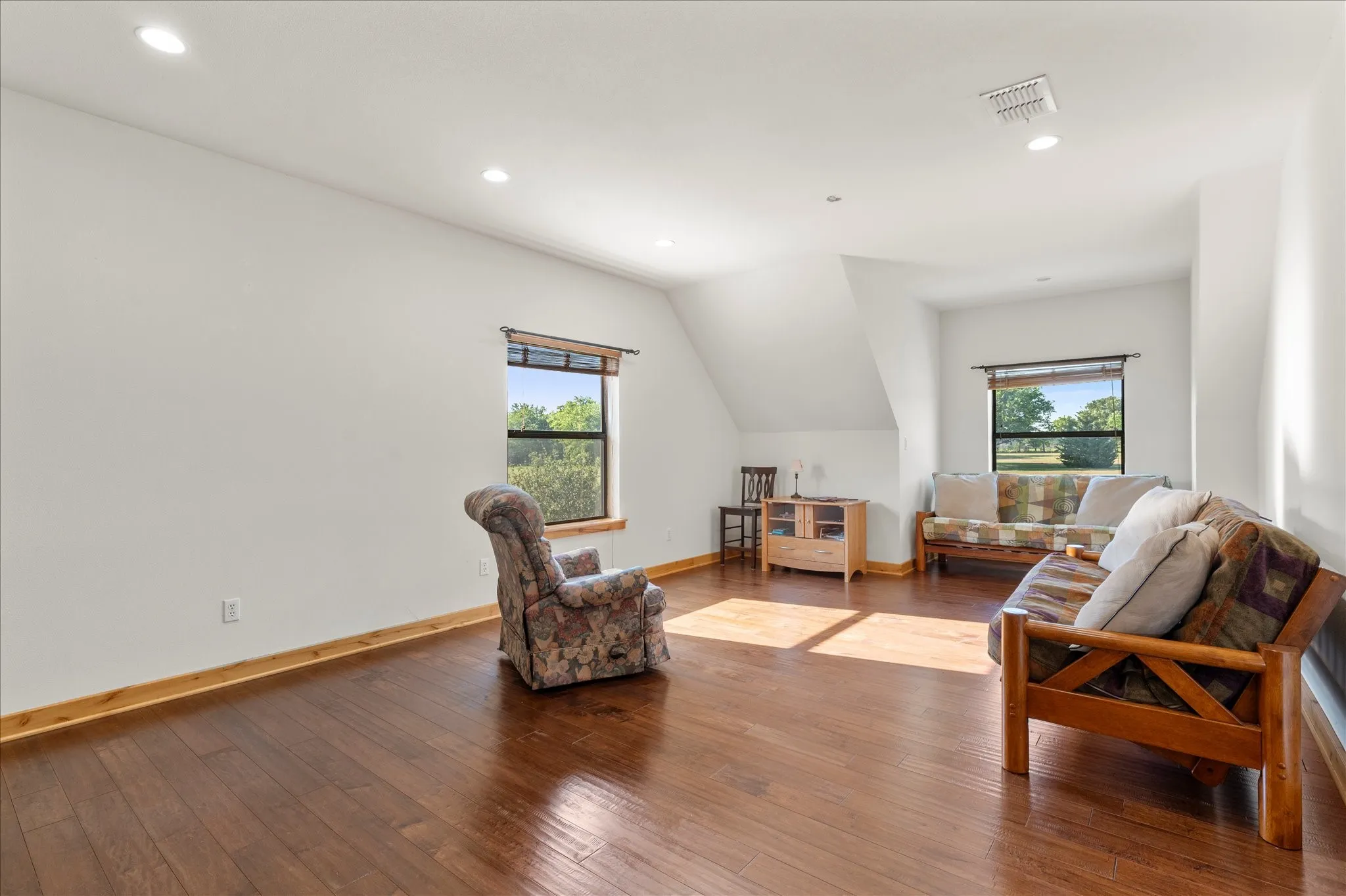 Single Family Residence For Sale in Wood County , 390 County Road 1573, Alba, Texas 75410, 3 Bedrooms, 3 Bathrooms, 2 Garage spaces, 4,076 Sqft, built in 2009, Price $990,000, mls#21305019, Real Estate Agent in Alba, Homes For Sale in Wood county, Homes For Sale in Alba, Realtor in Alba Texas, Real Estate Brokerage Independent Realty Texas, Luminita Cordes Realtor