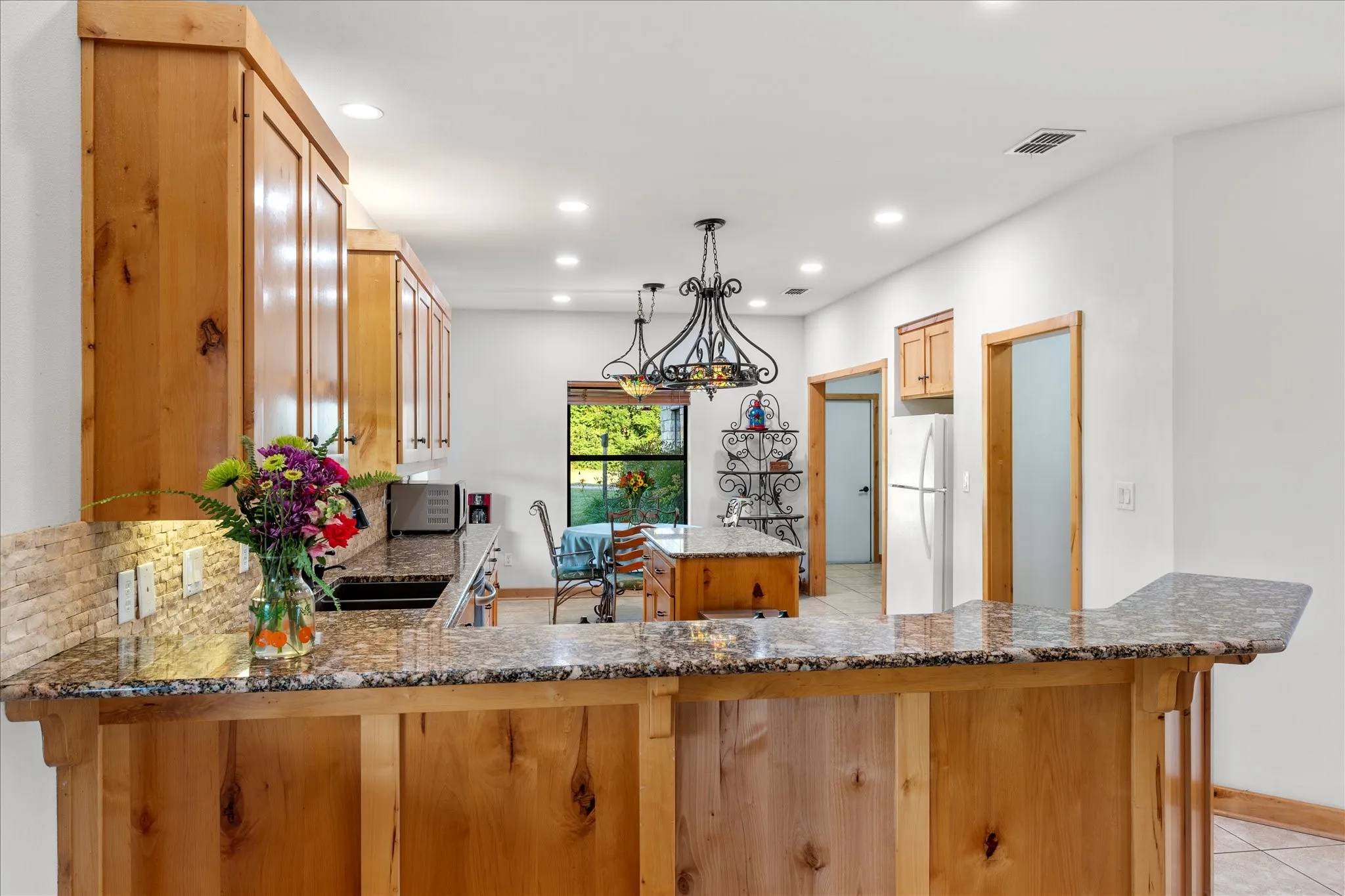 Single Family Residence For Sale in Wood County , 390 County Road 1573, Alba, Texas 75410, 3 Bedrooms, 3 Bathrooms, 2 Garage spaces, 4,076 Sqft, built in 2009, Price $990,000, mls#21305019, Real Estate Agent in Alba, Homes For Sale in Wood county, Homes For Sale in Alba, Realtor in Alba Texas, Real Estate Brokerage Independent Realty Texas, Luminita Cordes Realtor