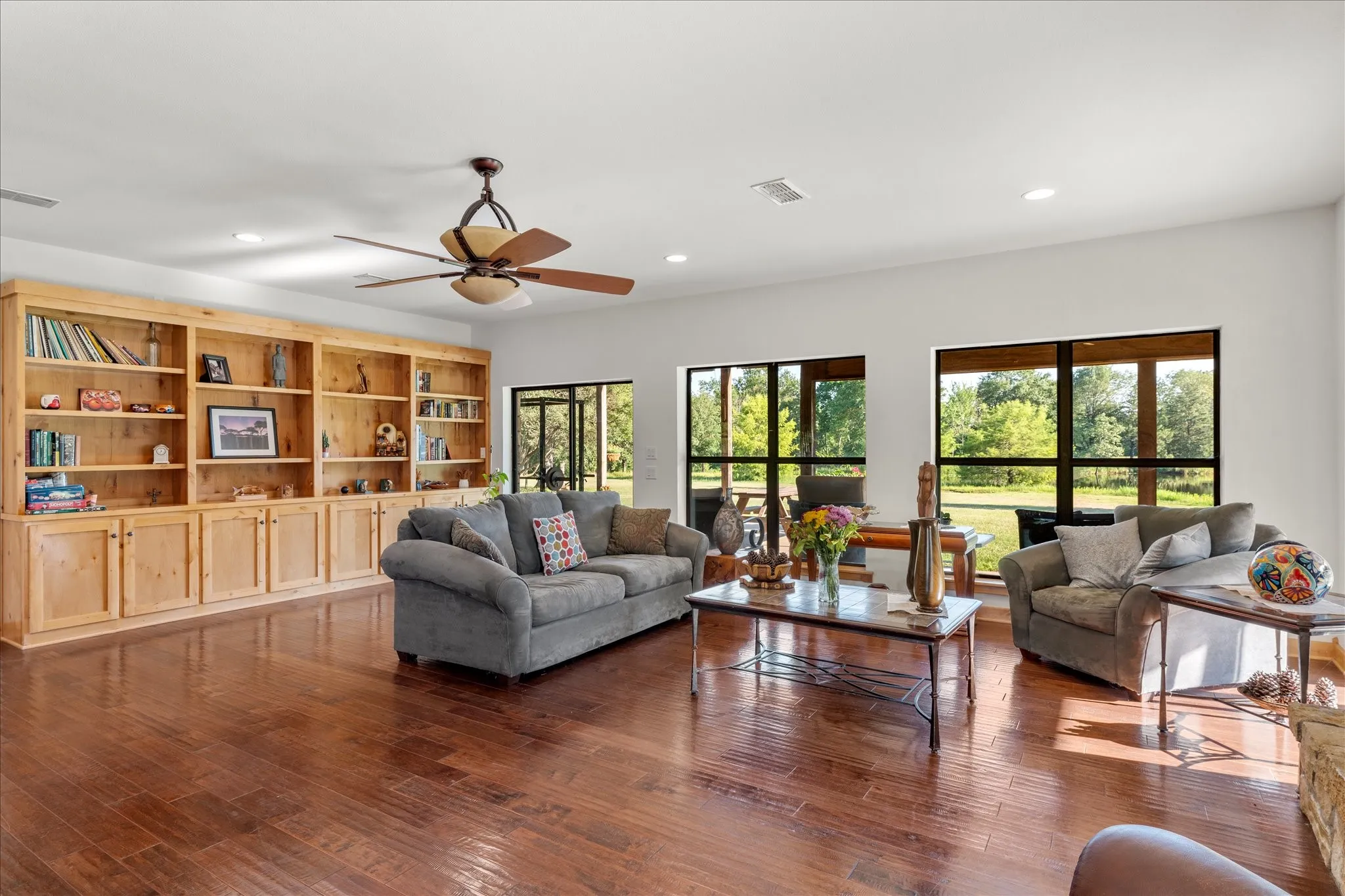 Single Family Residence For Sale in Wood County , 390 County Road 1573, Alba, Texas 75410, 3 Bedrooms, 3 Bathrooms, 2 Garage spaces, 4,076 Sqft, built in 2009, Price $990,000, mls#21305019, Real Estate Agent in Alba, Homes For Sale in Wood county, Homes For Sale in Alba, Realtor in Alba Texas, Real Estate Brokerage Independent Realty Texas, Luminita Cordes Realtor