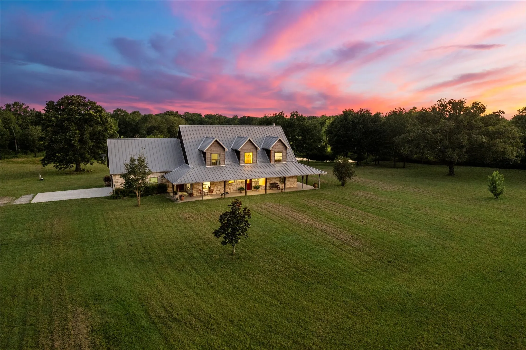 Single Family Residence For Sale in Wood County , 390 County Road 1573, Alba, Texas 75410, 3 Bedrooms, 3 Bathrooms, 2 Garage spaces, 4,076 Sqft, built in 2009, Price $990,000, mls#21305019, Real Estate Agent in Alba, Homes For Sale in Wood county, Homes For Sale in Alba, Realtor in Alba Texas, Real Estate Brokerage Independent Realty Texas, Luminita Cordes Realtor
