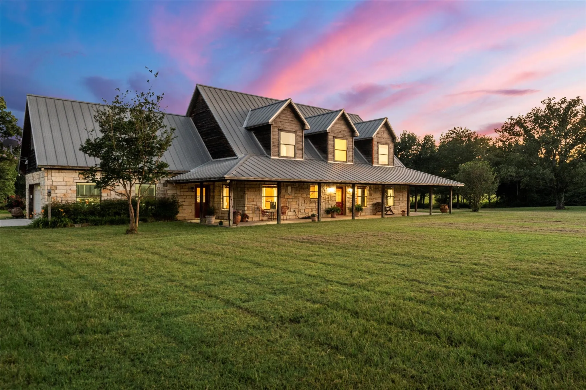 Single Family Residence For Sale in Wood County , 390 County Road 1573, Alba, Texas 75410, 3 Bedrooms, 3 Bathrooms, 2 Garage spaces, 4,076 Sqft, built in 2009, Price $990,000, mls#21305019, Real Estate Agent in Alba, Homes For Sale in Wood county, Homes For Sale in Alba, Realtor in Alba Texas, Real Estate Brokerage Independent Realty Texas, Luminita Cordes Realtor