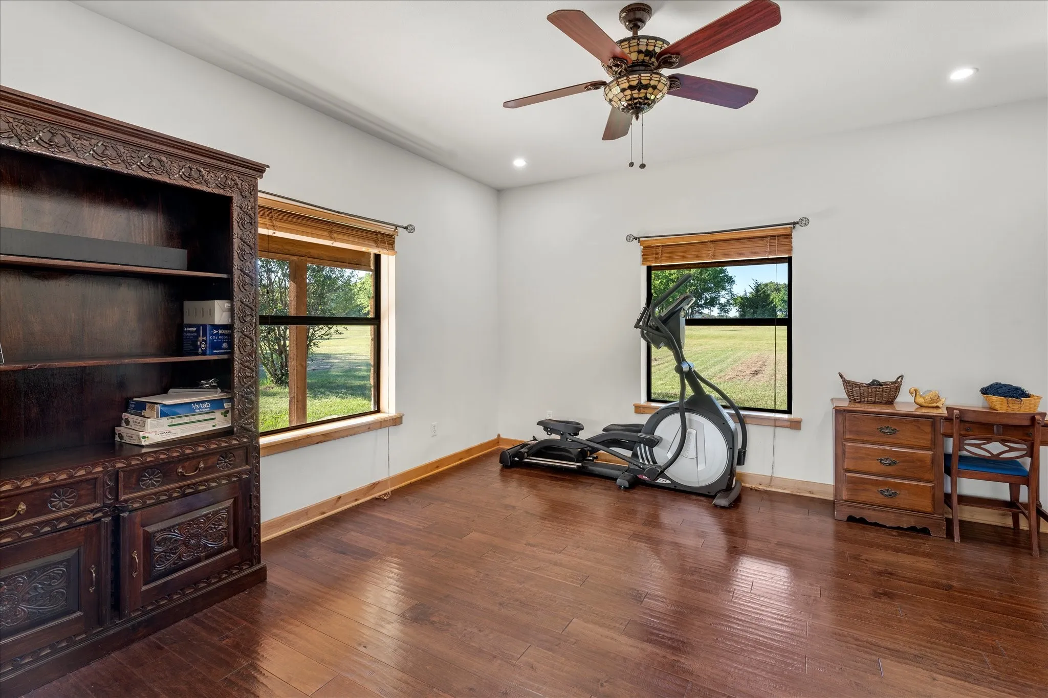 Single Family Residence For Sale in Wood County , 390 County Road 1573, Alba, Texas 75410, 3 Bedrooms, 3 Bathrooms, 2 Garage spaces, 4,076 Sqft, built in 2009, Price $990,000, mls#21305019, Real Estate Agent in Alba, Homes For Sale in Wood county, Homes For Sale in Alba, Realtor in Alba Texas, Real Estate Brokerage Independent Realty Texas, Luminita Cordes Realtor