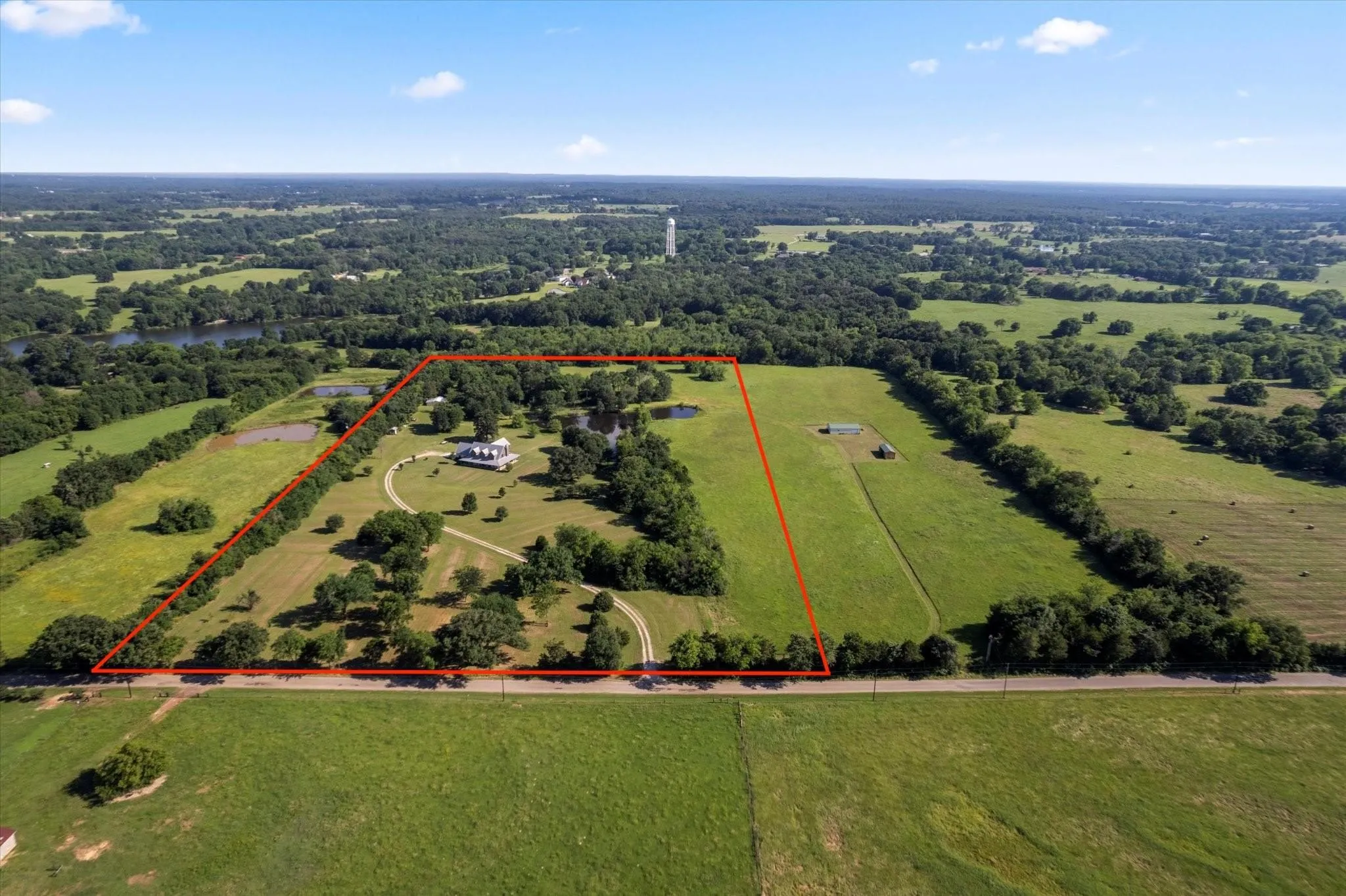 Single Family Residence For Sale in Wood County , 390 County Road 1573, Alba, Texas 75410, 3 Bedrooms, 3 Bathrooms, 2 Garage spaces, 4,076 Sqft, built in 2009, Price $990,000, mls#21305019, Real Estate Agent in Alba, Homes For Sale in Wood county, Homes For Sale in Alba, Realtor in Alba Texas, Real Estate Brokerage Independent Realty Texas, Luminita Cordes Realtor