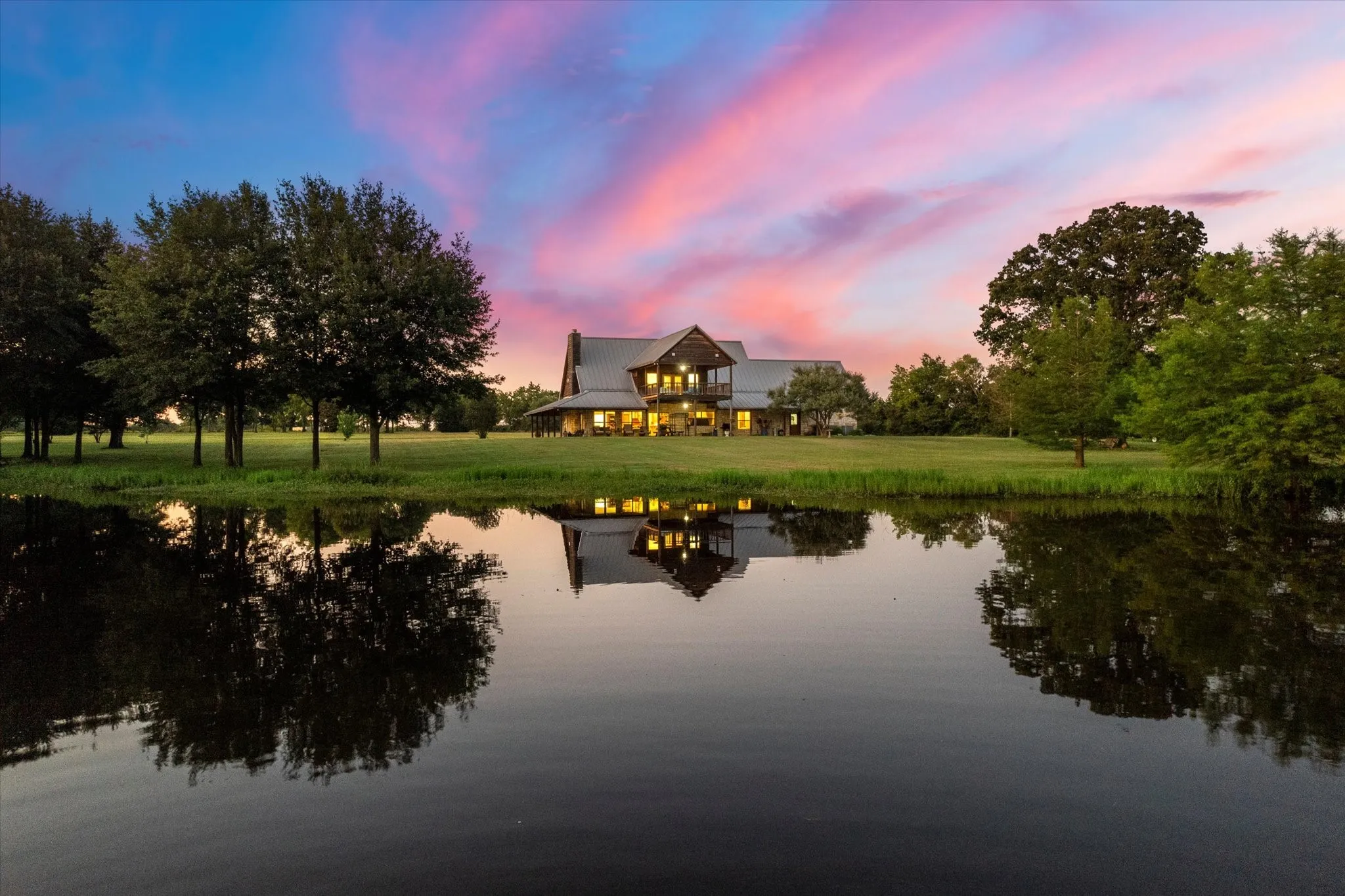 Single Family Residence For Sale in Wood County , 390 County Road 1573, Alba, Texas 75410, 3 Bedrooms, 3 Bathrooms, 2 Garage spaces, 4,076 Sqft, built in 2009, Price $990,000, mls#21305019, Real Estate Agent in Alba, Homes For Sale in Wood county, Homes For Sale in Alba, Realtor in Alba Texas, Real Estate Brokerage Independent Realty Texas, Luminita Cordes Realtor