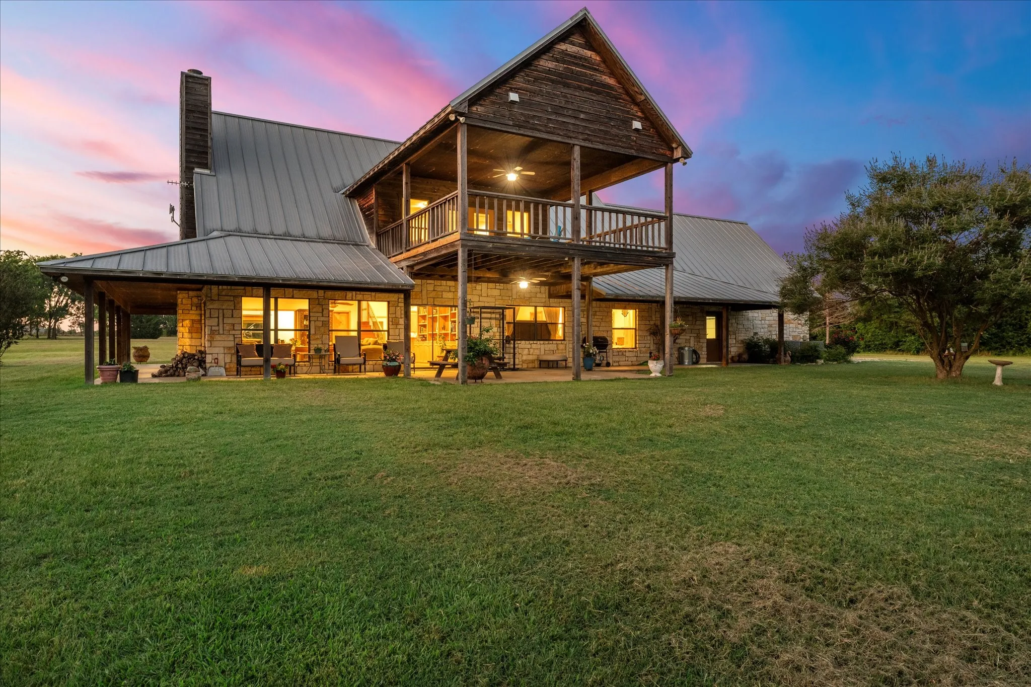 Single Family Residence For Sale in Wood County , 390 County Road 1573, Alba, Texas 75410, 3 Bedrooms, 3 Bathrooms, 2 Garage spaces, 4,076 Sqft, built in 2009, Price $990,000, mls#21305019, Real Estate Agent in Alba, Homes For Sale in Wood county, Homes For Sale in Alba, Realtor in Alba Texas, Real Estate Brokerage Independent Realty Texas, Luminita Cordes Realtor