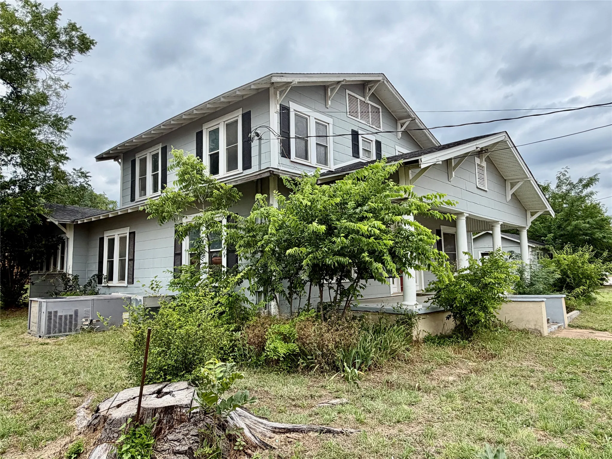 Single Family Residence For Sale in Eastland County , 407 S Lamar Street, Eastland, Texas 76448, 5 Bedroom, 2 Bathroom, Garage spaces, 2,537 Sqft, built in 1940, mls#21305452, Real Estate Agent in Eastland, Homes For Sale in Eastland county, Homes For Sale in Eastland, Realtor in Eastland Texas, Real Estate Brokerage Independent Realty Texas, Luminita Cordes Realtor