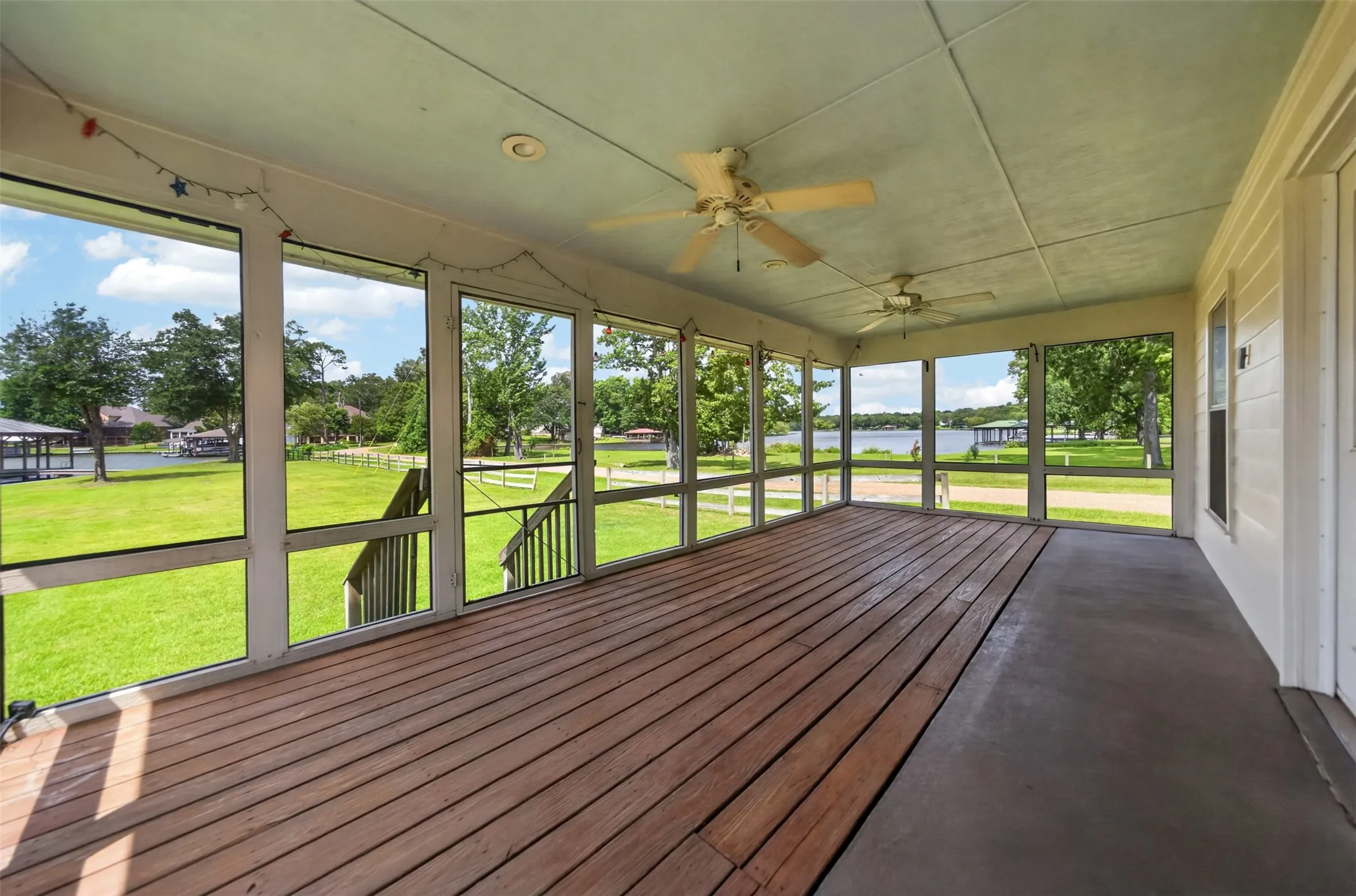 Single Family Residence For Sale in Van Zandt County , 1075 Callender Lake Drive, Murchison, Texas 75778, 3 Bedroom, 2 Bathroom, 2 Garage spaces, 1,931 Sqft, built in 2013, mls#21302870, Real Estate Agent in Murchison, Homes For Sale in Van Zandt county, Homes For Sale in Murchison, Realtor in Murchison Texas, Real Estate Brokerage Independent Realty Texas, Luminita Cordes Realtor