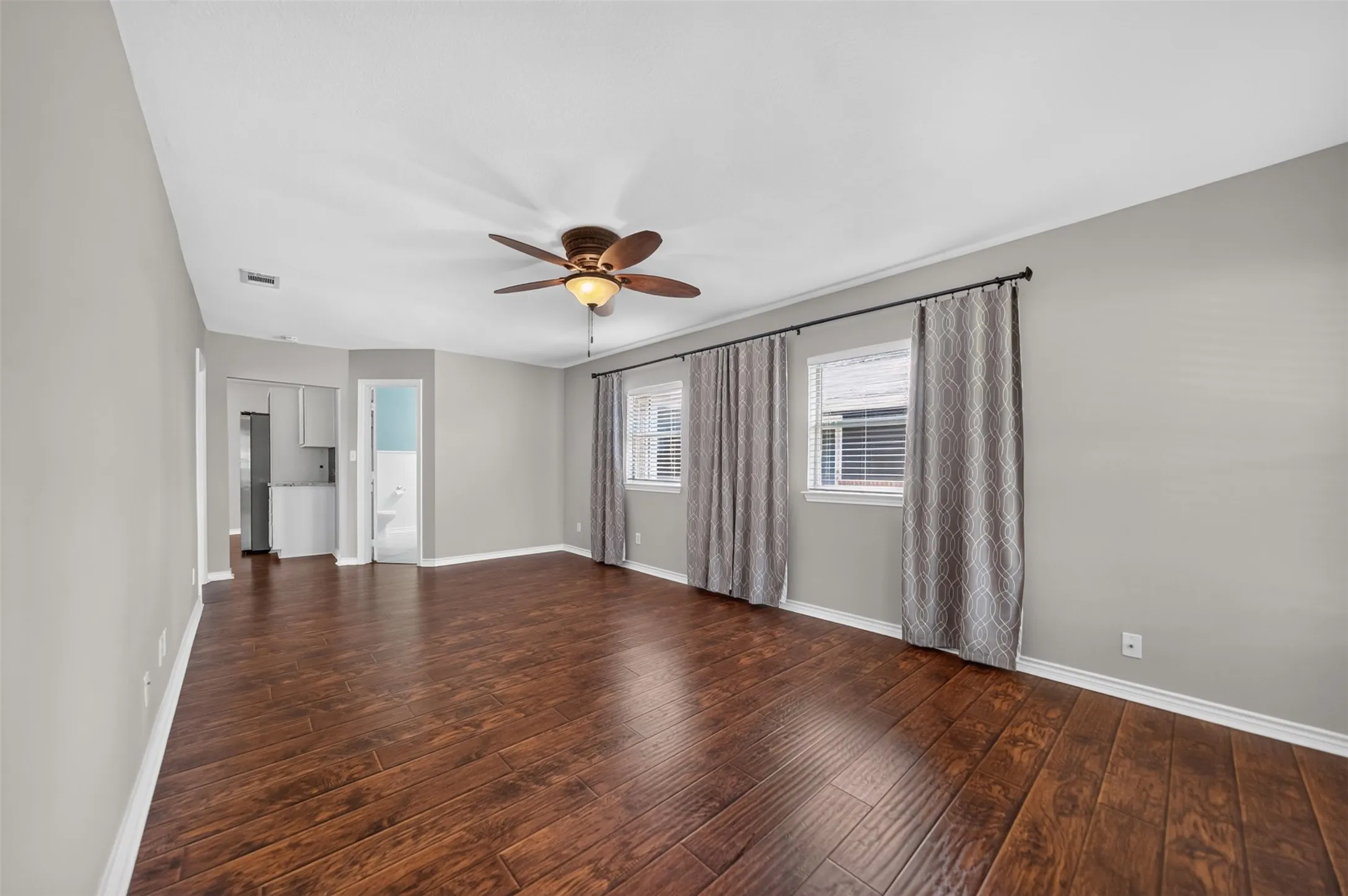 Single Family Residence For Sale in Van Zandt County , 1075 Callender Lake Drive, Murchison, Texas 75778, 3 Bedroom, 2 Bathroom, 2 Garage spaces, 1,931 Sqft, built in 2013, mls#21302870, Real Estate Agent in Murchison, Homes For Sale in Van Zandt county, Homes For Sale in Murchison, Realtor in Murchison Texas, Real Estate Brokerage Independent Realty Texas, Luminita Cordes Realtor