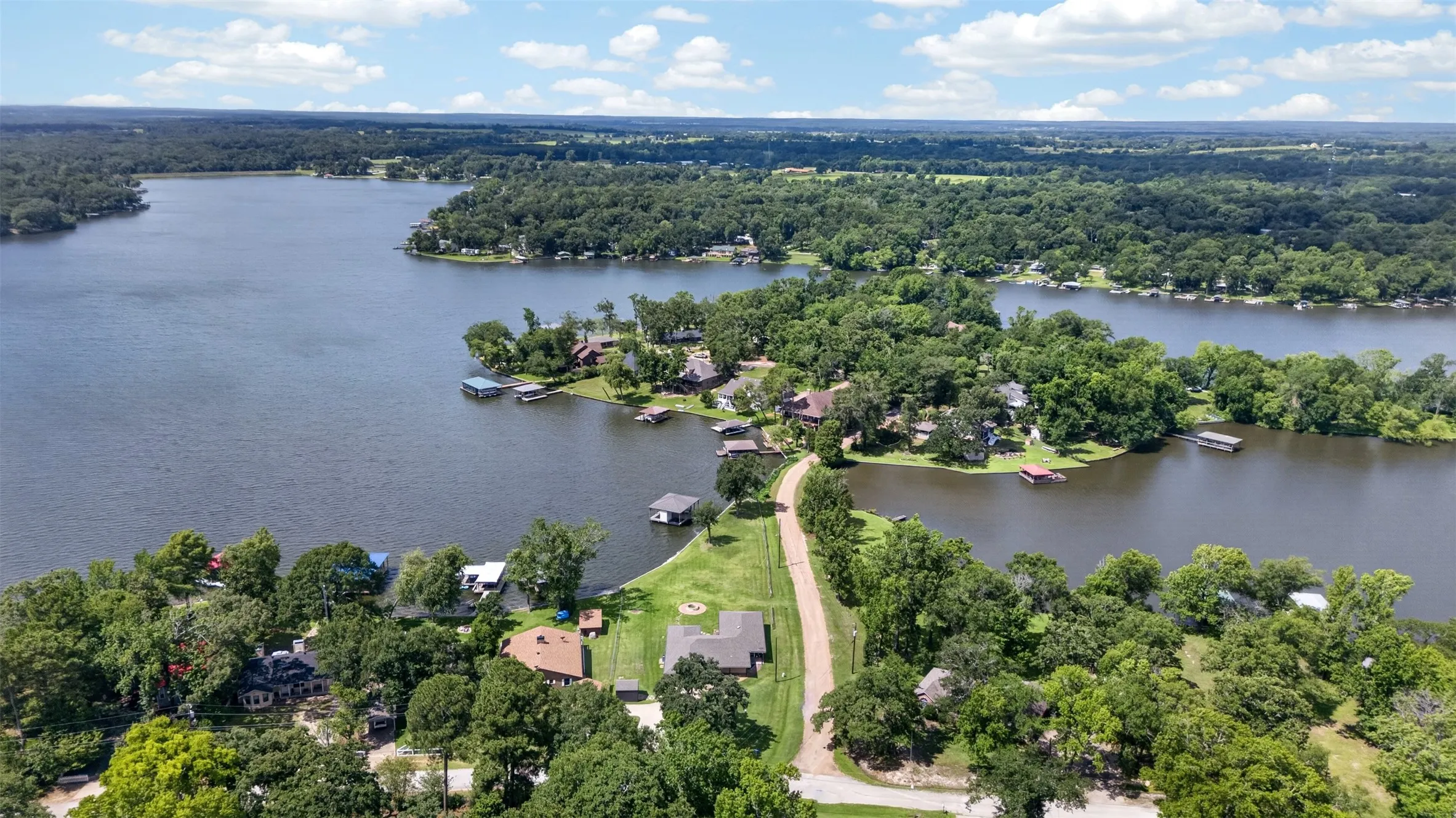 Single Family Residence For Sale in Van Zandt County , 1075 Callender Lake Drive, Murchison, Texas 75778, 3 Bedroom, 2 Bathroom, 2 Garage spaces, 1,931 Sqft, built in 2013, mls#21302870, Real Estate Agent in Murchison, Homes For Sale in Van Zandt county, Homes For Sale in Murchison, Realtor in Murchison Texas, Real Estate Brokerage Independent Realty Texas, Luminita Cordes Realtor