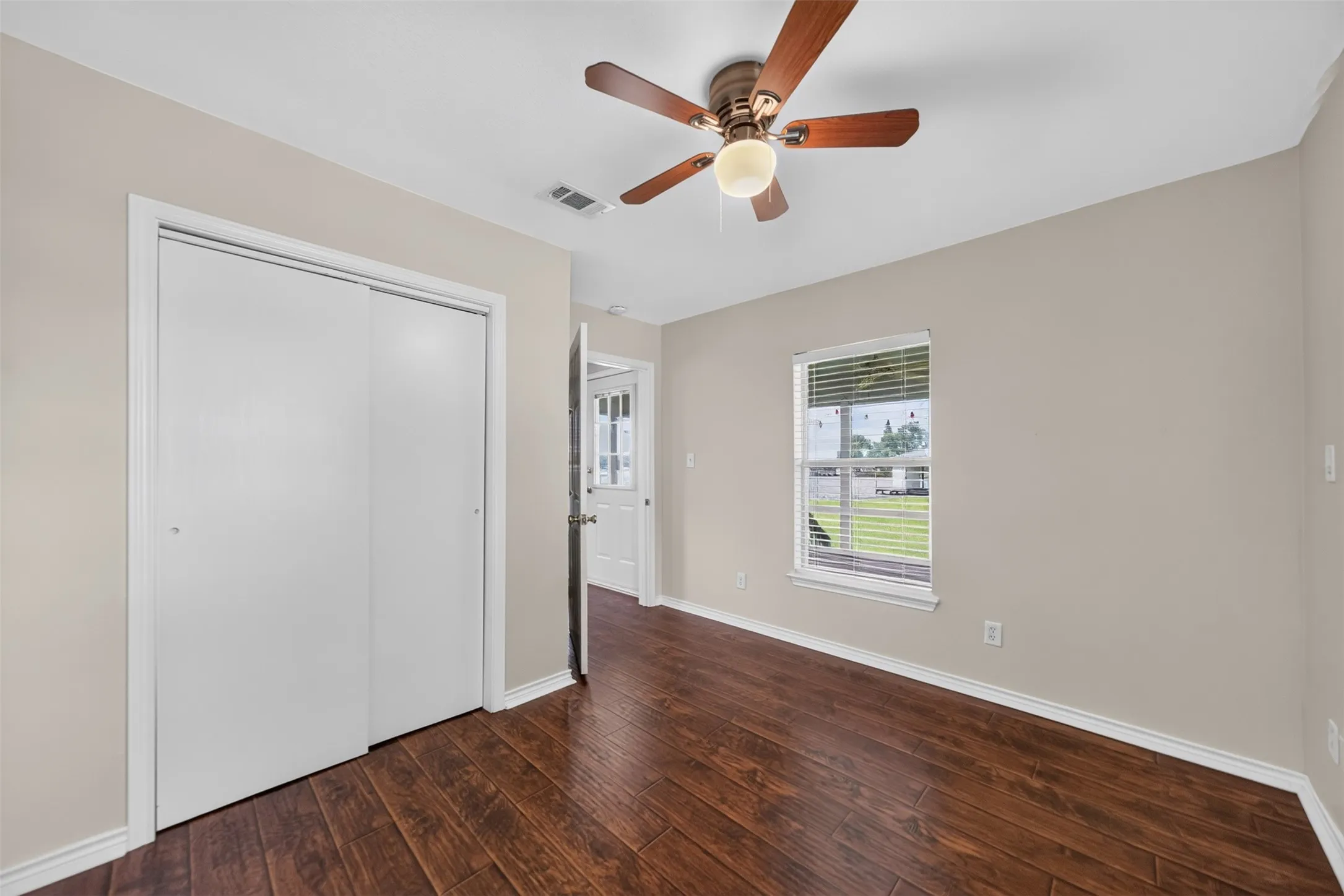 Single Family Residence For Sale in Van Zandt County , 1075 Callender Lake Drive, Murchison, Texas 75778, 3 Bedroom, 2 Bathroom, 2 Garage spaces, 1,931 Sqft, built in 2013, mls#21302870, Real Estate Agent in Murchison, Homes For Sale in Van Zandt county, Homes For Sale in Murchison, Realtor in Murchison Texas, Real Estate Brokerage Independent Realty Texas, Luminita Cordes Realtor