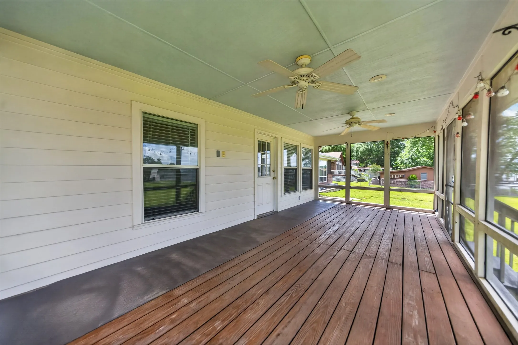 Single Family Residence For Sale in Van Zandt County , 1075 Callender Lake Drive, Murchison, Texas 75778, 3 Bedroom, 2 Bathroom, 2 Garage spaces, 1,931 Sqft, built in 2013, mls#21302870, Real Estate Agent in Murchison, Homes For Sale in Van Zandt county, Homes For Sale in Murchison, Realtor in Murchison Texas, Real Estate Brokerage Independent Realty Texas, Luminita Cordes Realtor