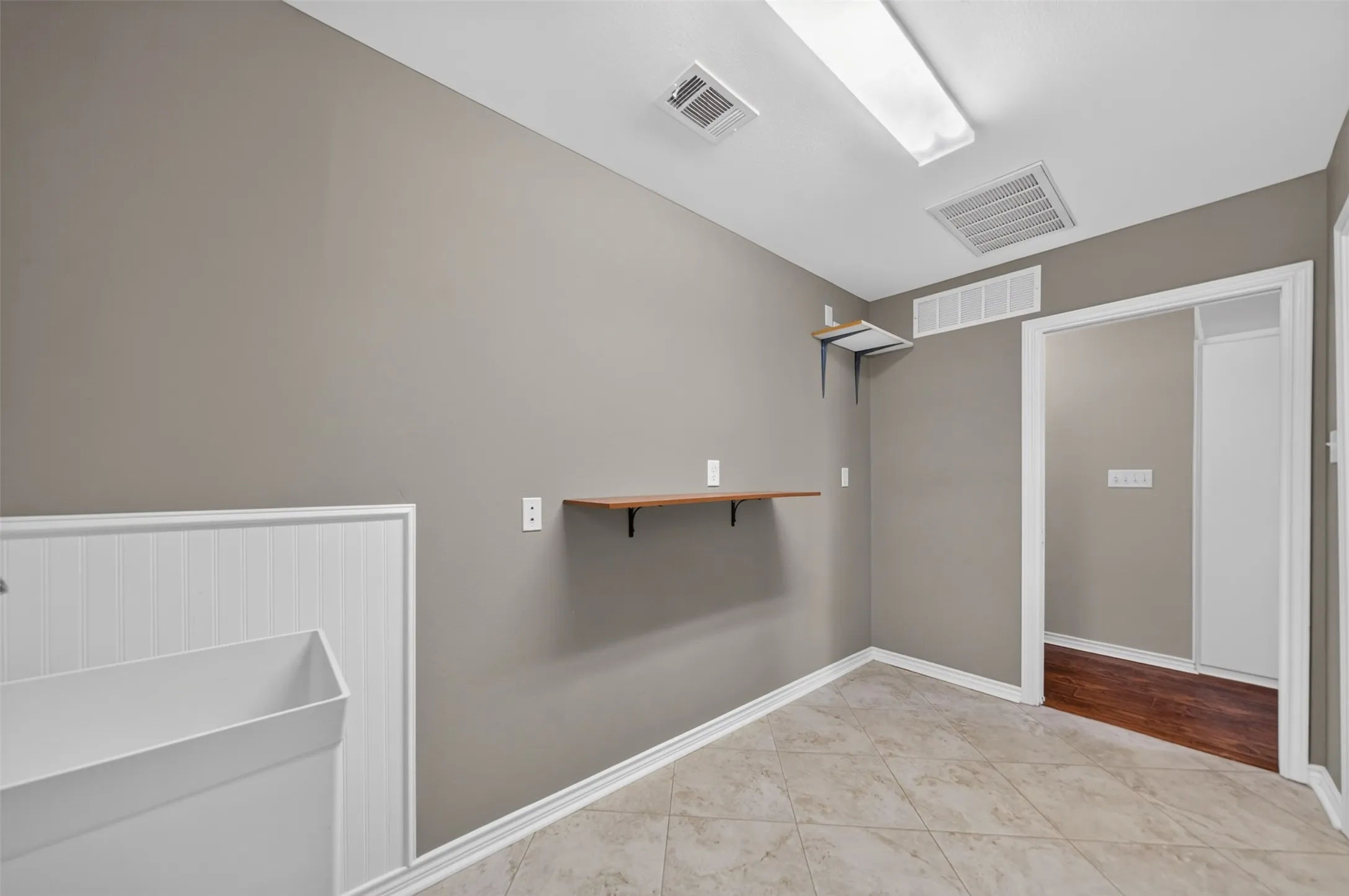 Single Family Residence For Sale in Van Zandt County , 1075 Callender Lake Drive, Murchison, Texas 75778, 3 Bedroom, 2 Bathroom, 2 Garage spaces, 1,931 Sqft, built in 2013, mls#21302870, Real Estate Agent in Murchison, Homes For Sale in Van Zandt county, Homes For Sale in Murchison, Realtor in Murchison Texas, Real Estate Brokerage Independent Realty Texas, Luminita Cordes Realtor