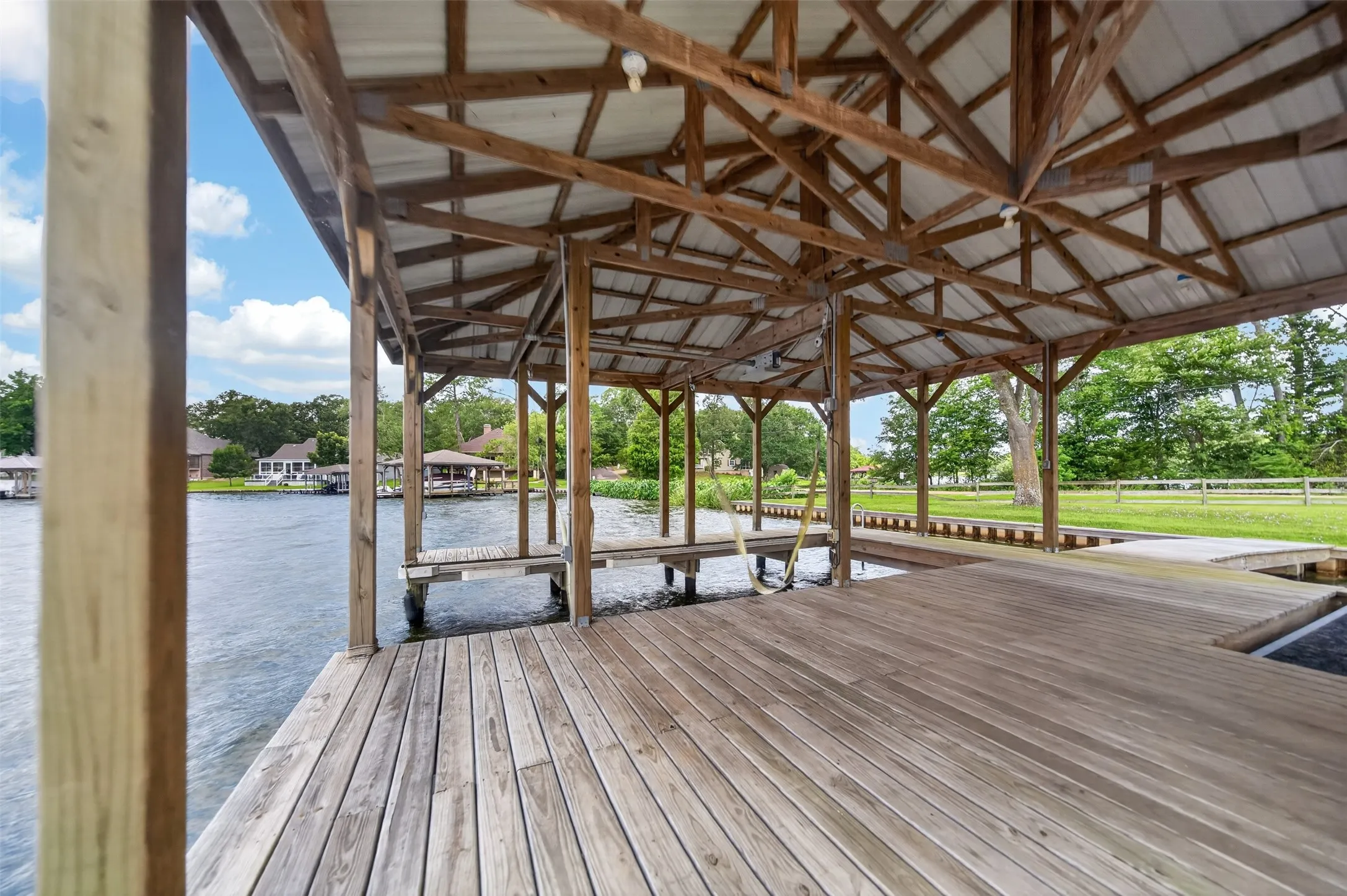 Single Family Residence For Sale in Van Zandt County , 1075 Callender Lake Drive, Murchison, Texas 75778, 3 Bedroom, 2 Bathroom, 2 Garage spaces, 1,931 Sqft, built in 2013, mls#21302870, Real Estate Agent in Murchison, Homes For Sale in Van Zandt county, Homes For Sale in Murchison, Realtor in Murchison Texas, Real Estate Brokerage Independent Realty Texas, Luminita Cordes Realtor