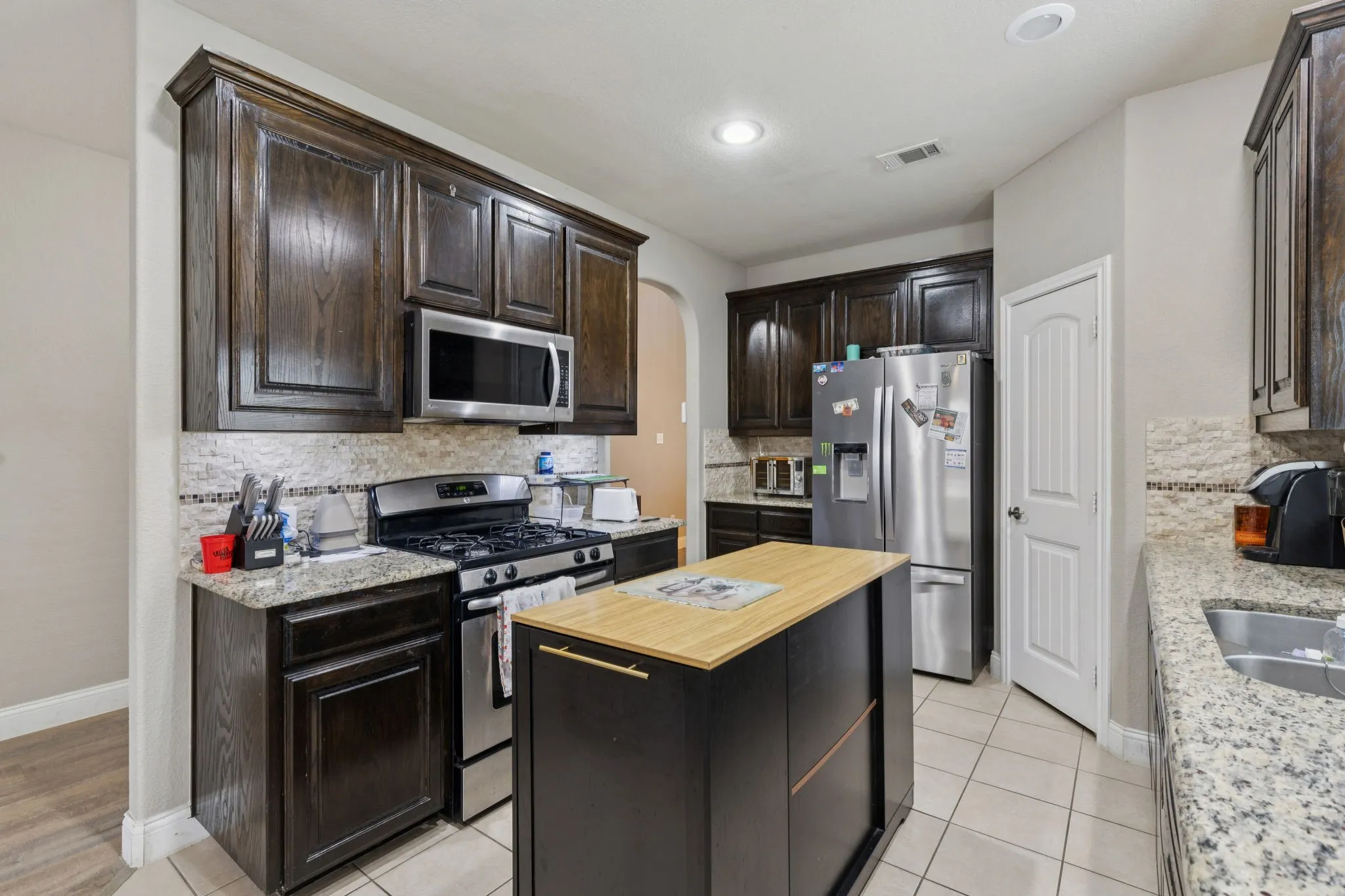 Single Family Residence For Sale in Denton County , 1108 Central Village Drive, Denton, Texas 76210, 4 Bedroom, 3 Bathroom, 2 Garage spaces, 2,372 Sqft, built in 2012, mls#21305470, Real Estate Agent in Denton, Homes For Sale in Denton county, Homes For Sale in Denton, Realtor in Denton Texas, Real Estate Brokerage Independent Realty Texas, Luminita Cordes Realtor