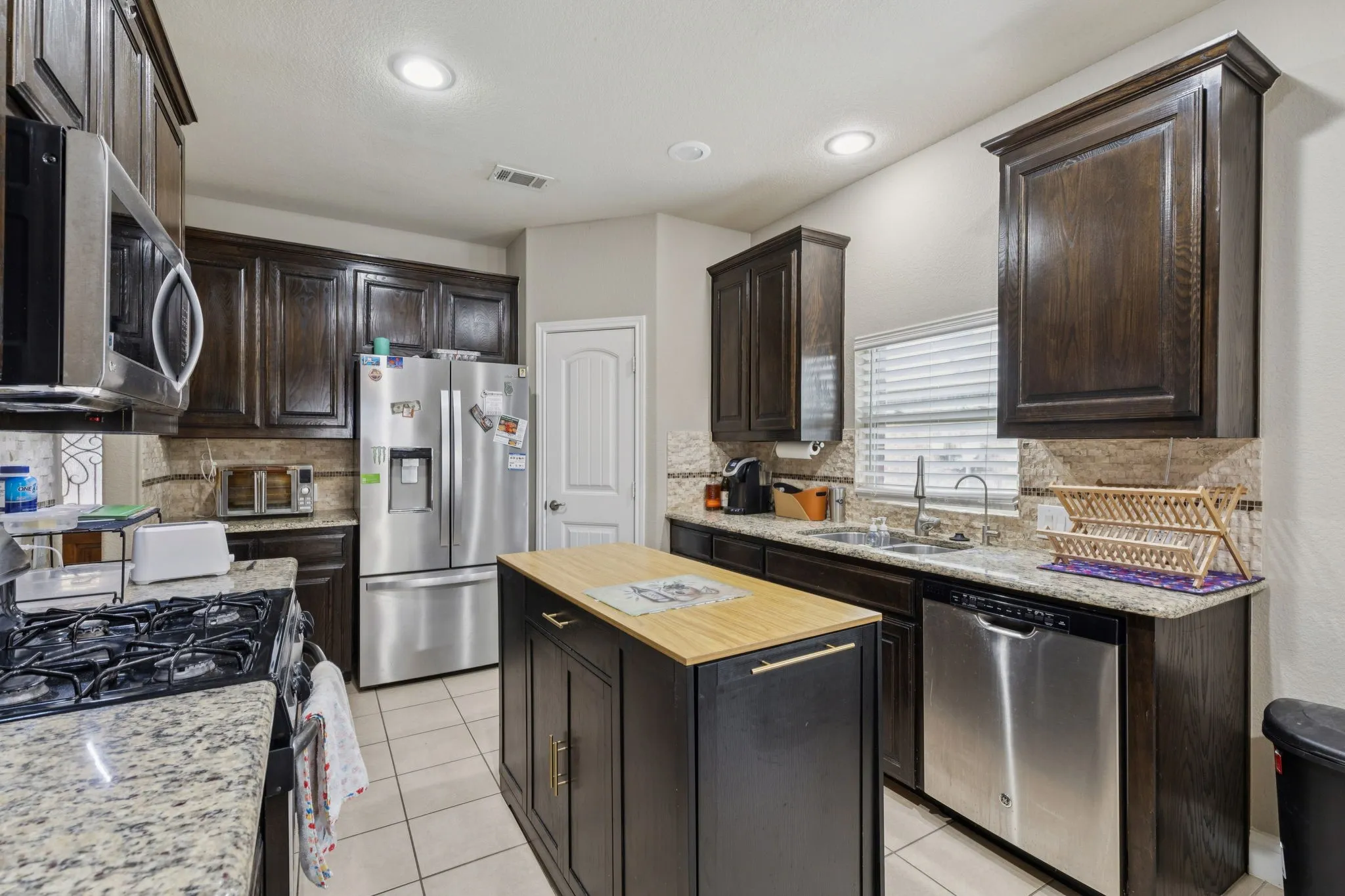 Single Family Residence For Sale in Denton County , 1108 Central Village Drive, Denton, Texas 76210, 4 Bedroom, 3 Bathroom, 2 Garage spaces, 2,372 Sqft, built in 2012, mls#21305470, Real Estate Agent in Denton, Homes For Sale in Denton county, Homes For Sale in Denton, Realtor in Denton Texas, Real Estate Brokerage Independent Realty Texas, Luminita Cordes Realtor