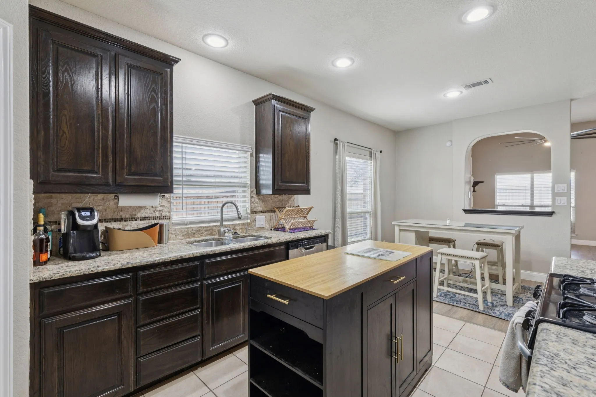 Single Family Residence For Sale in Denton County , 1108 Central Village Drive, Denton, Texas 76210, 4 Bedroom, 3 Bathroom, 2 Garage spaces, 2,372 Sqft, built in 2012, mls#21305470, Real Estate Agent in Denton, Homes For Sale in Denton county, Homes For Sale in Denton, Realtor in Denton Texas, Real Estate Brokerage Independent Realty Texas, Luminita Cordes Realtor