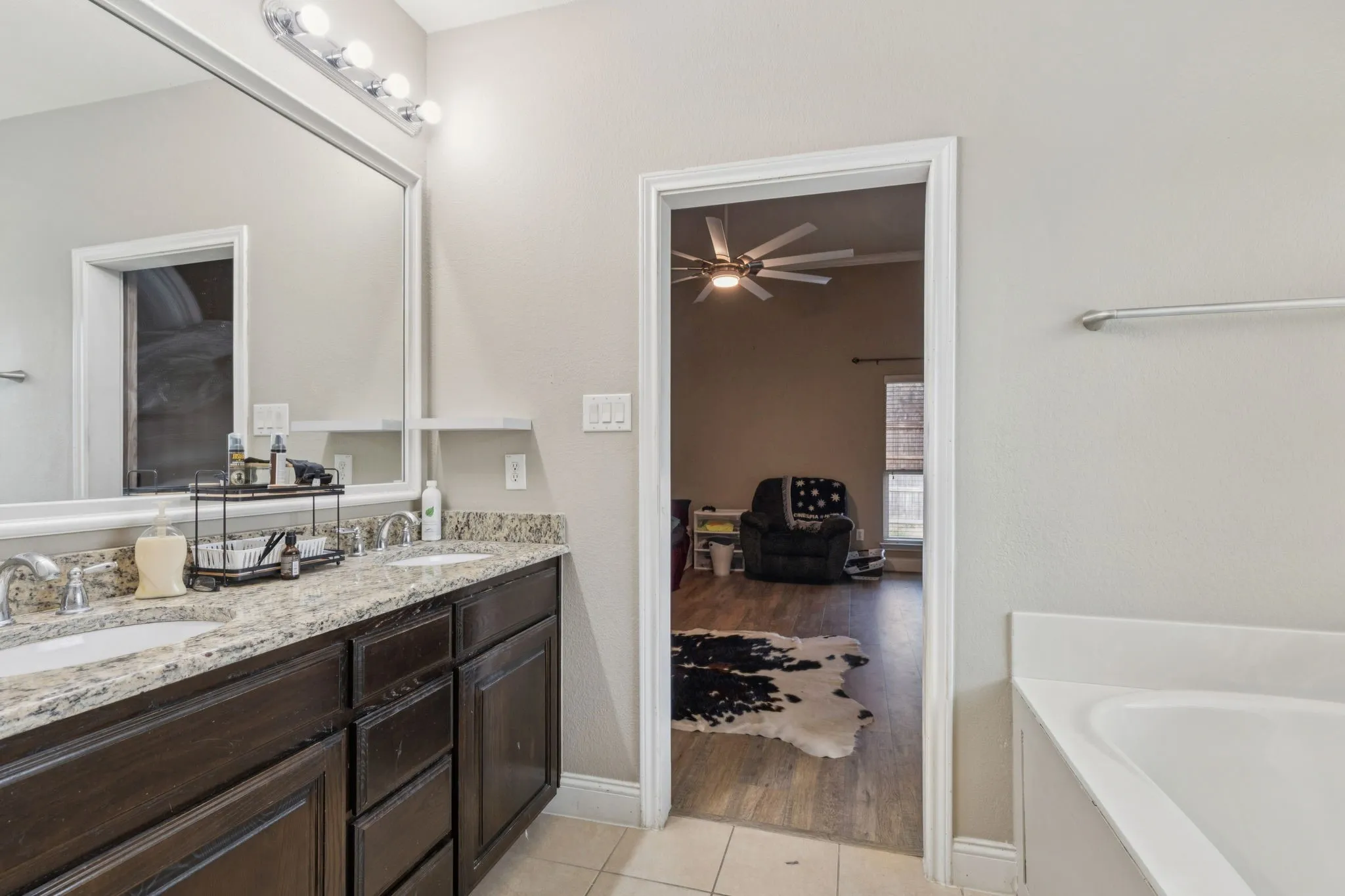 Single Family Residence For Sale in Denton County , 1108 Central Village Drive, Denton, Texas 76210, 4 Bedroom, 3 Bathroom, 2 Garage spaces, 2,372 Sqft, built in 2012, mls#21305470, Real Estate Agent in Denton, Homes For Sale in Denton county, Homes For Sale in Denton, Realtor in Denton Texas, Real Estate Brokerage Independent Realty Texas, Luminita Cordes Realtor
