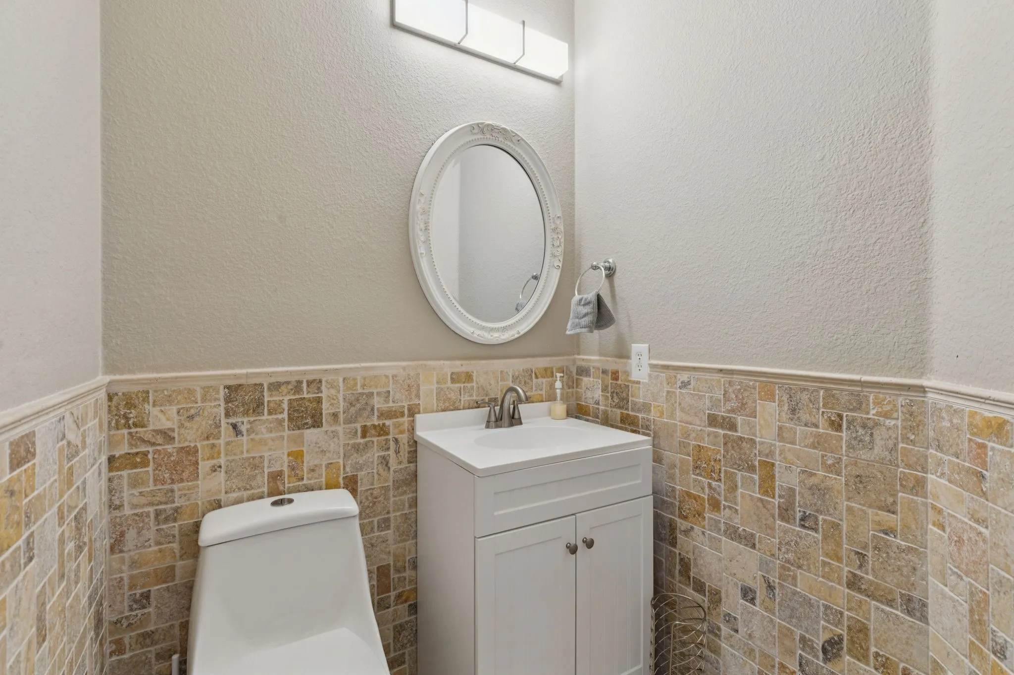 Single Family Residence For Sale in Denton County , 1108 Central Village Drive, Denton, Texas 76210, 4 Bedroom, 3 Bathroom, 2 Garage spaces, 2,372 Sqft, built in 2012, mls#21305470, Real Estate Agent in Denton, Homes For Sale in Denton county, Homes For Sale in Denton, Realtor in Denton Texas, Real Estate Brokerage Independent Realty Texas, Luminita Cordes Realtor