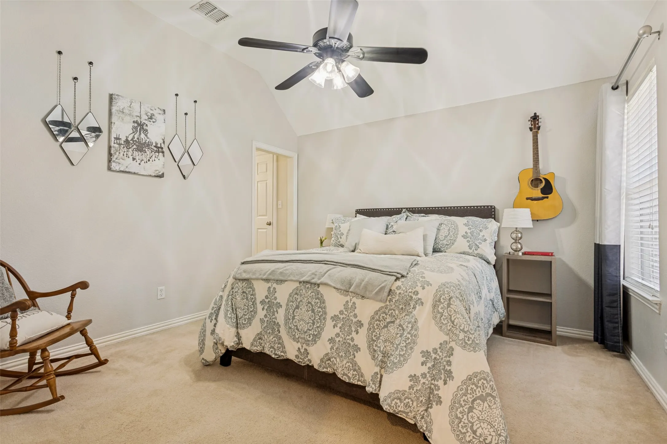 Single Family Residence For Sale in Dallas County , 6610 Falcon Crest Lane, Sachse, Texas 75048, 4 Bedroom, 4 Bathroom, 2 Garage spaces, 3,025 Sqft, built in 2001, mls#21303022, Real Estate Agent in Sachse, Homes For Sale in Dallas county, Homes For Sale in Sachse, Realtor in Sachse Texas, Real Estate Brokerage Independent Realty Texas, Luminita Cordes Realtor