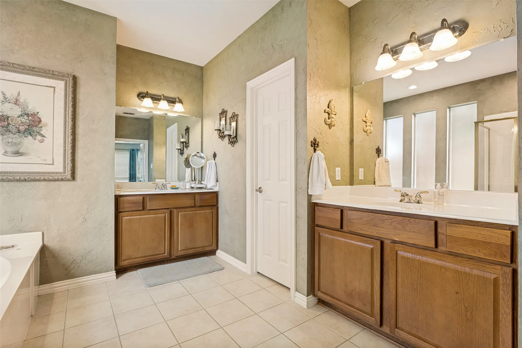 Single Family Residence For Sale in Dallas County , 6610 Falcon Crest Lane, Sachse, Texas 75048, 4 Bedroom, 4 Bathroom, 2 Garage spaces, 3,025 Sqft, built in 2001, mls#21303022, Real Estate Agent in Sachse, Homes For Sale in Dallas county, Homes For Sale in Sachse, Realtor in Sachse Texas, Real Estate Brokerage Independent Realty Texas, Luminita Cordes Realtor
