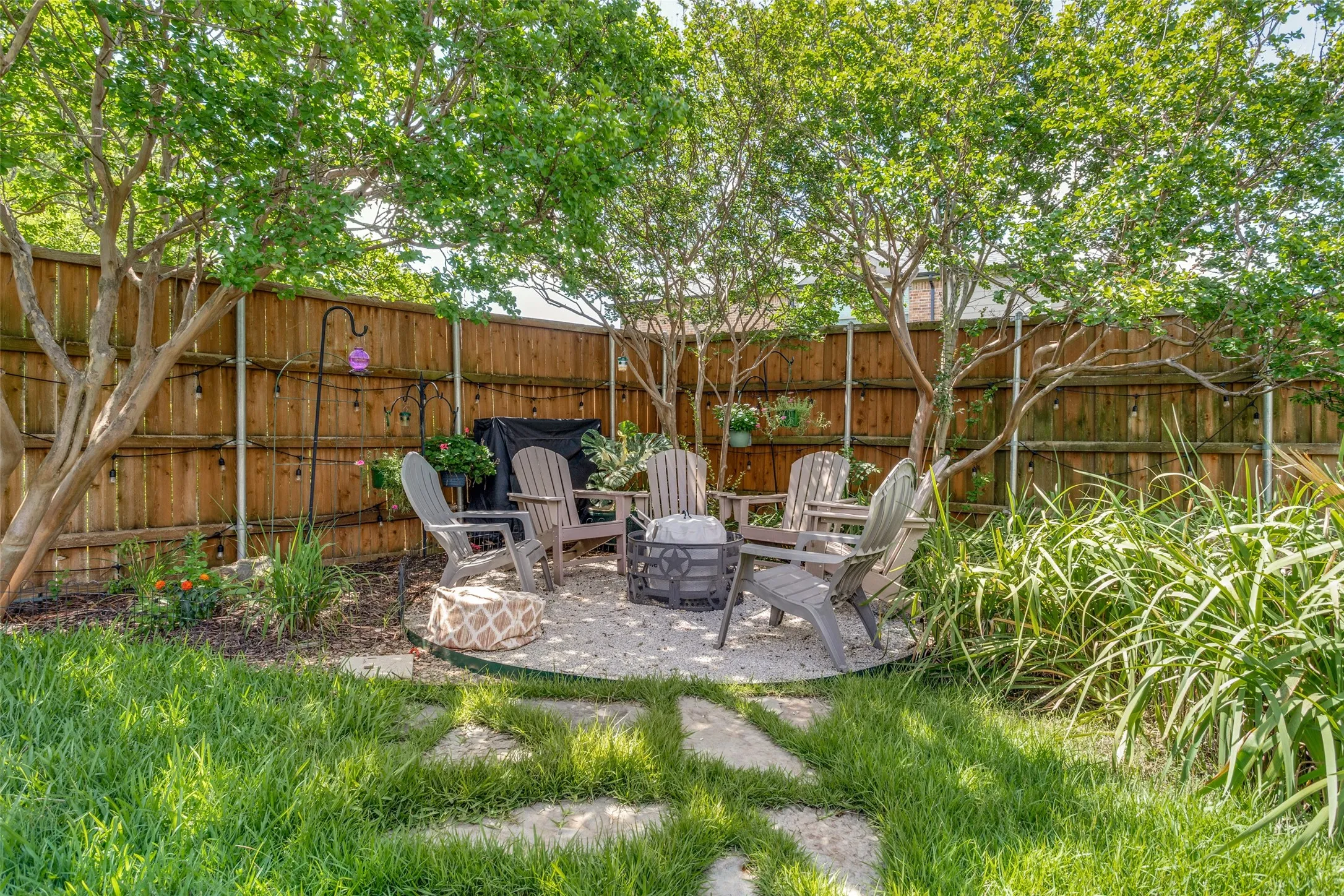 Single Family Residence For Sale in Dallas County , 6610 Falcon Crest Lane, Sachse, Texas 75048, 4 Bedroom, 4 Bathroom, 2 Garage spaces, 3,025 Sqft, built in 2001, mls#21303022, Real Estate Agent in Sachse, Homes For Sale in Dallas county, Homes For Sale in Sachse, Realtor in Sachse Texas, Real Estate Brokerage Independent Realty Texas, Luminita Cordes Realtor