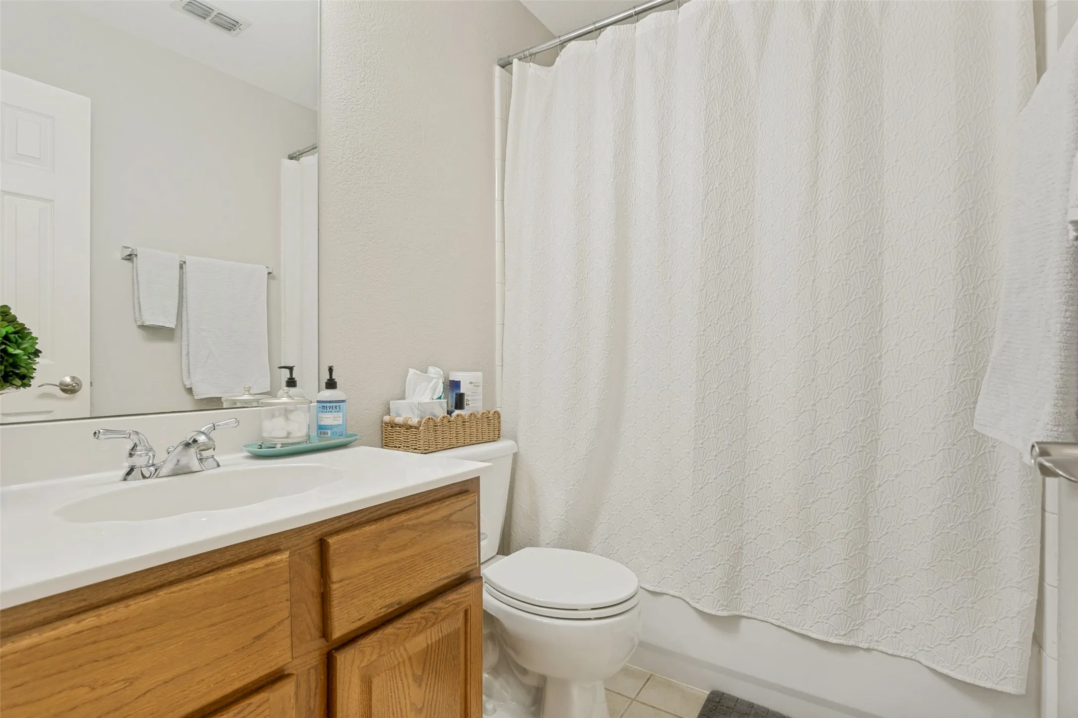 Single Family Residence For Sale in Dallas County , 6610 Falcon Crest Lane, Sachse, Texas 75048, 4 Bedroom, 4 Bathroom, 2 Garage spaces, 3,025 Sqft, built in 2001, mls#21303022, Real Estate Agent in Sachse, Homes For Sale in Dallas county, Homes For Sale in Sachse, Realtor in Sachse Texas, Real Estate Brokerage Independent Realty Texas, Luminita Cordes Realtor