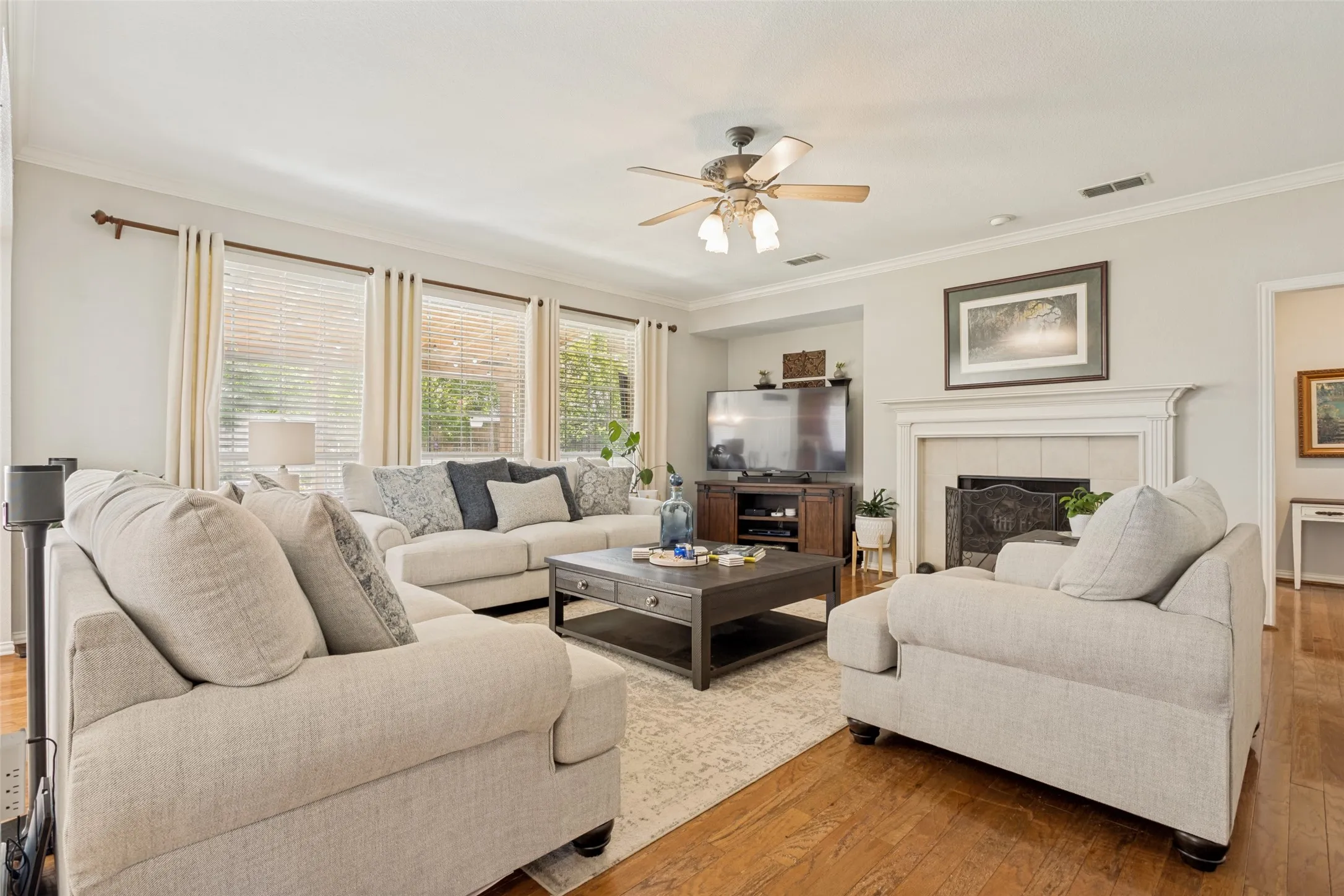 Single Family Residence For Sale in Dallas County , 6610 Falcon Crest Lane, Sachse, Texas 75048, 4 Bedroom, 4 Bathroom, 2 Garage spaces, 3,025 Sqft, built in 2001, mls#21303022, Real Estate Agent in Sachse, Homes For Sale in Dallas county, Homes For Sale in Sachse, Realtor in Sachse Texas, Real Estate Brokerage Independent Realty Texas, Luminita Cordes Realtor
