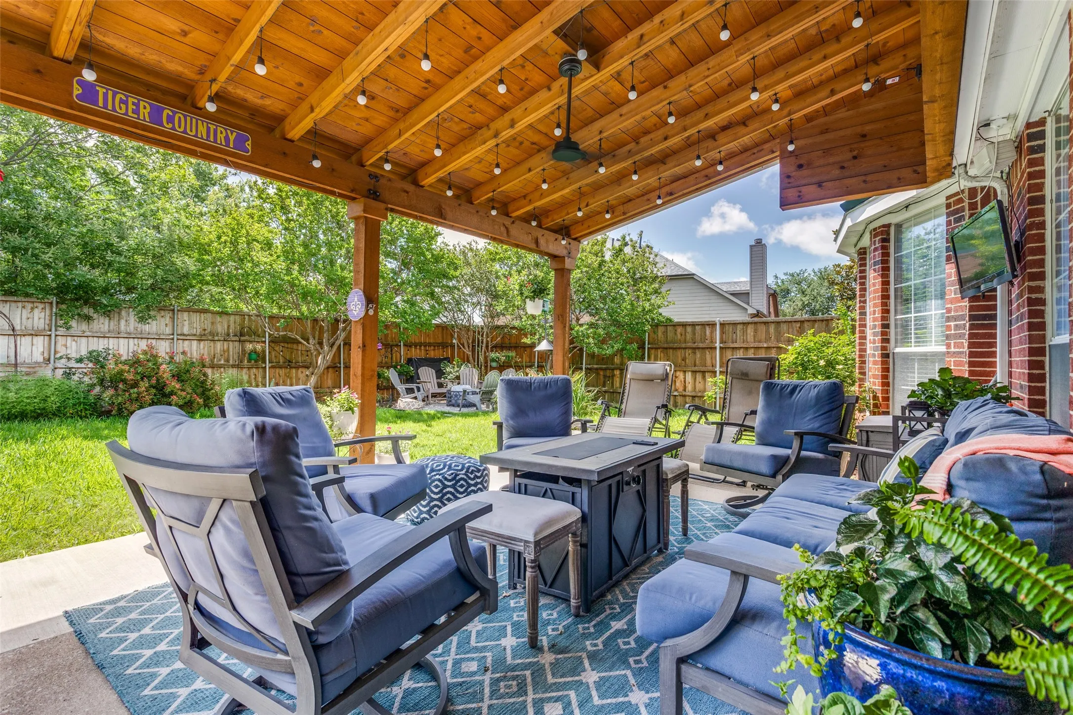 Single Family Residence For Sale in Dallas County , 6610 Falcon Crest Lane, Sachse, Texas 75048, 4 Bedroom, 4 Bathroom, 2 Garage spaces, 3,025 Sqft, built in 2001, mls#21303022, Real Estate Agent in Sachse, Homes For Sale in Dallas county, Homes For Sale in Sachse, Realtor in Sachse Texas, Real Estate Brokerage Independent Realty Texas, Luminita Cordes Realtor