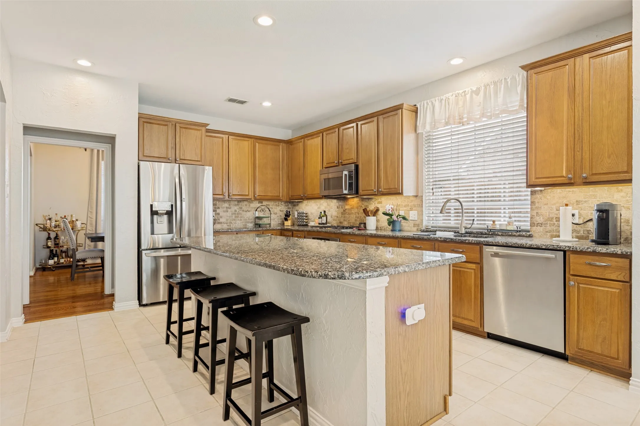 Single Family Residence For Sale in Dallas County , 6610 Falcon Crest Lane, Sachse, Texas 75048, 4 Bedroom, 4 Bathroom, 2 Garage spaces, 3,025 Sqft, built in 2001, mls#21303022, Real Estate Agent in Sachse, Homes For Sale in Dallas county, Homes For Sale in Sachse, Realtor in Sachse Texas, Real Estate Brokerage Independent Realty Texas, Luminita Cordes Realtor