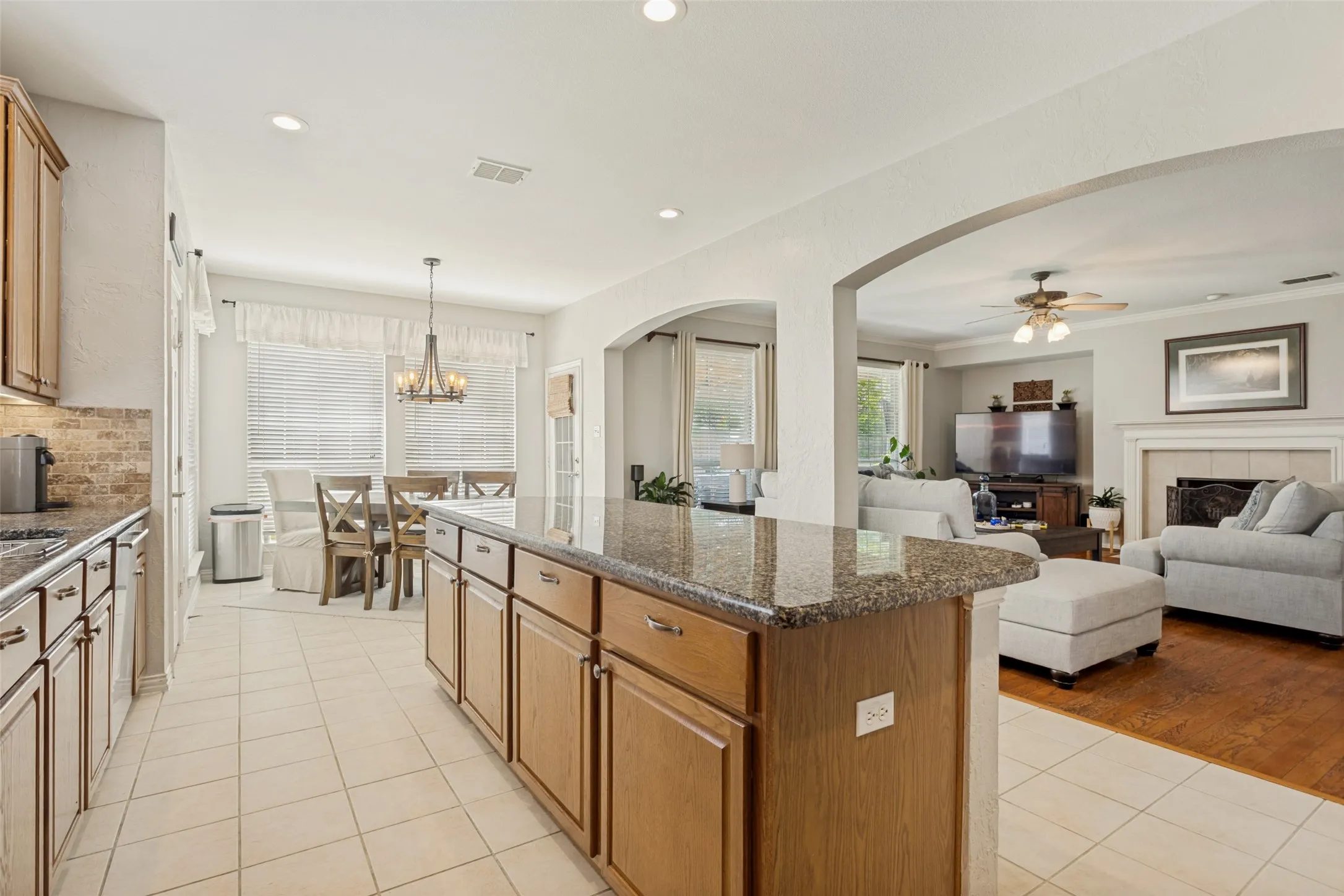 Single Family Residence For Sale in Dallas County , 6610 Falcon Crest Lane, Sachse, Texas 75048, 4 Bedroom, 4 Bathroom, 2 Garage spaces, 3,025 Sqft, built in 2001, mls#21303022, Real Estate Agent in Sachse, Homes For Sale in Dallas county, Homes For Sale in Sachse, Realtor in Sachse Texas, Real Estate Brokerage Independent Realty Texas, Luminita Cordes Realtor