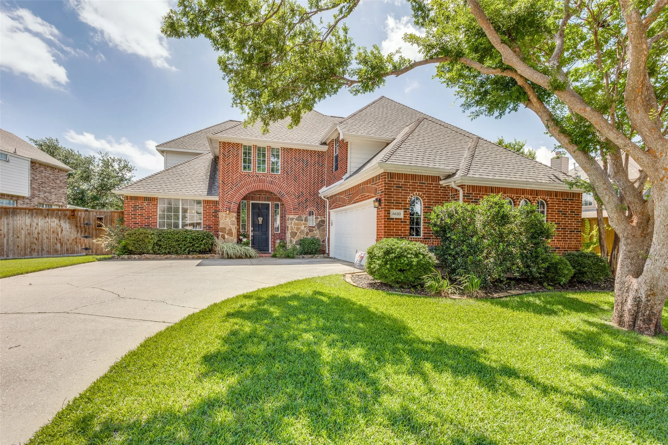 Single Family Residence For Sale in Dallas County , 6610 Falcon Crest Lane, Sachse, Texas 75048, 4 Bedroom, 4 Bathroom, 2 Garage spaces, 3,025 Sqft, built in 2001, mls#21303022, Real Estate Agent in Sachse, Homes For Sale in Dallas county, Homes For Sale in Sachse, Realtor in Sachse Texas, Real Estate Brokerage Independent Realty Texas, Luminita Cordes Realtor