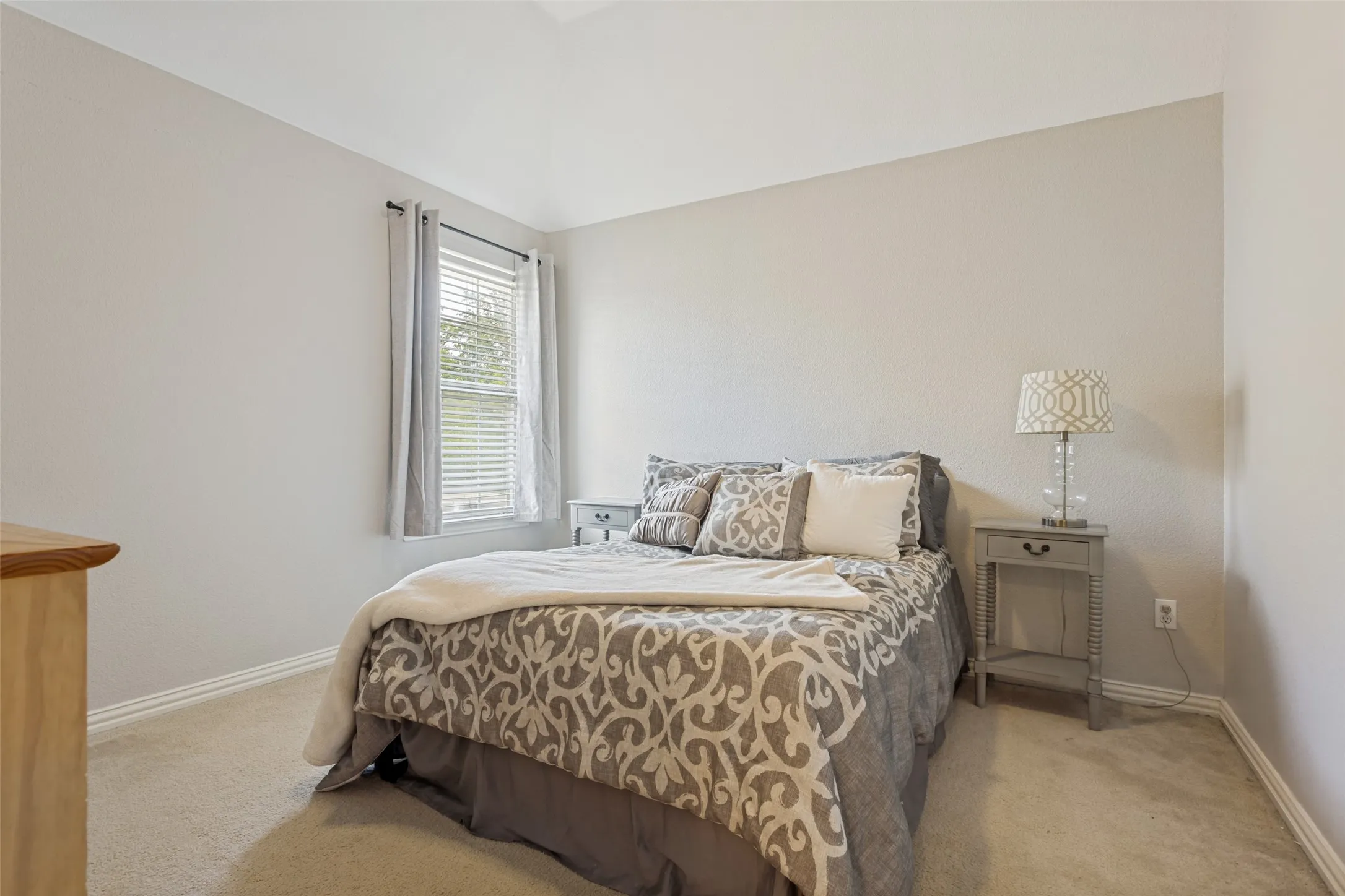 Single Family Residence For Sale in Dallas County , 6610 Falcon Crest Lane, Sachse, Texas 75048, 4 Bedroom, 4 Bathroom, 2 Garage spaces, 3,025 Sqft, built in 2001, mls#21303022, Real Estate Agent in Sachse, Homes For Sale in Dallas county, Homes For Sale in Sachse, Realtor in Sachse Texas, Real Estate Brokerage Independent Realty Texas, Luminita Cordes Realtor