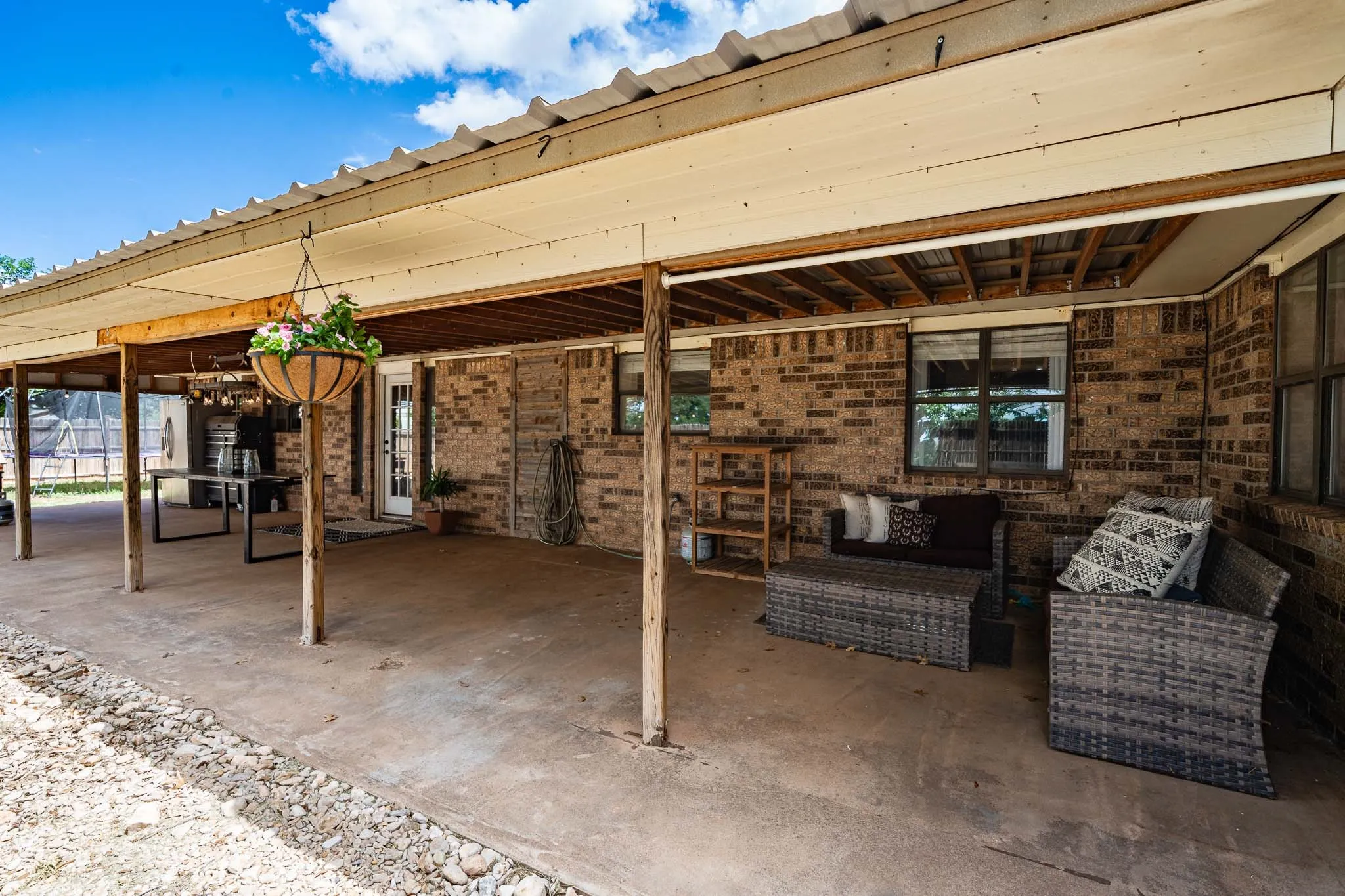 Single Family Residence For Sale in Coke County , 616 W Main Street, Bronte, Texas 76933, 5 Bedroom, 2 Bathroom, Garage spaces, 2,502 Sqft, built in 1983, mls#21303928, Real Estate Agent in Bronte, Homes For Sale in Coke county, Homes For Sale in Bronte, Realtor in Bronte Texas, Real Estate Brokerage Independent Realty Texas, Luminita Cordes Realtor