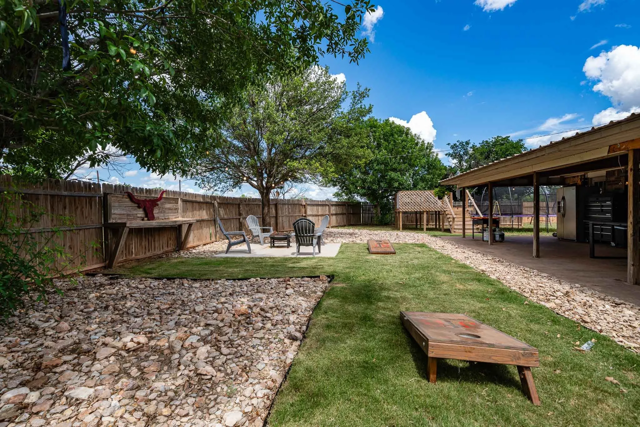 Single Family Residence For Sale in Coke County , 616 W Main Street, Bronte, Texas 76933, 5 Bedroom, 2 Bathroom, Garage spaces, 2,502 Sqft, built in 1983, mls#21303928, Real Estate Agent in Bronte, Homes For Sale in Coke county, Homes For Sale in Bronte, Realtor in Bronte Texas, Real Estate Brokerage Independent Realty Texas, Luminita Cordes Realtor