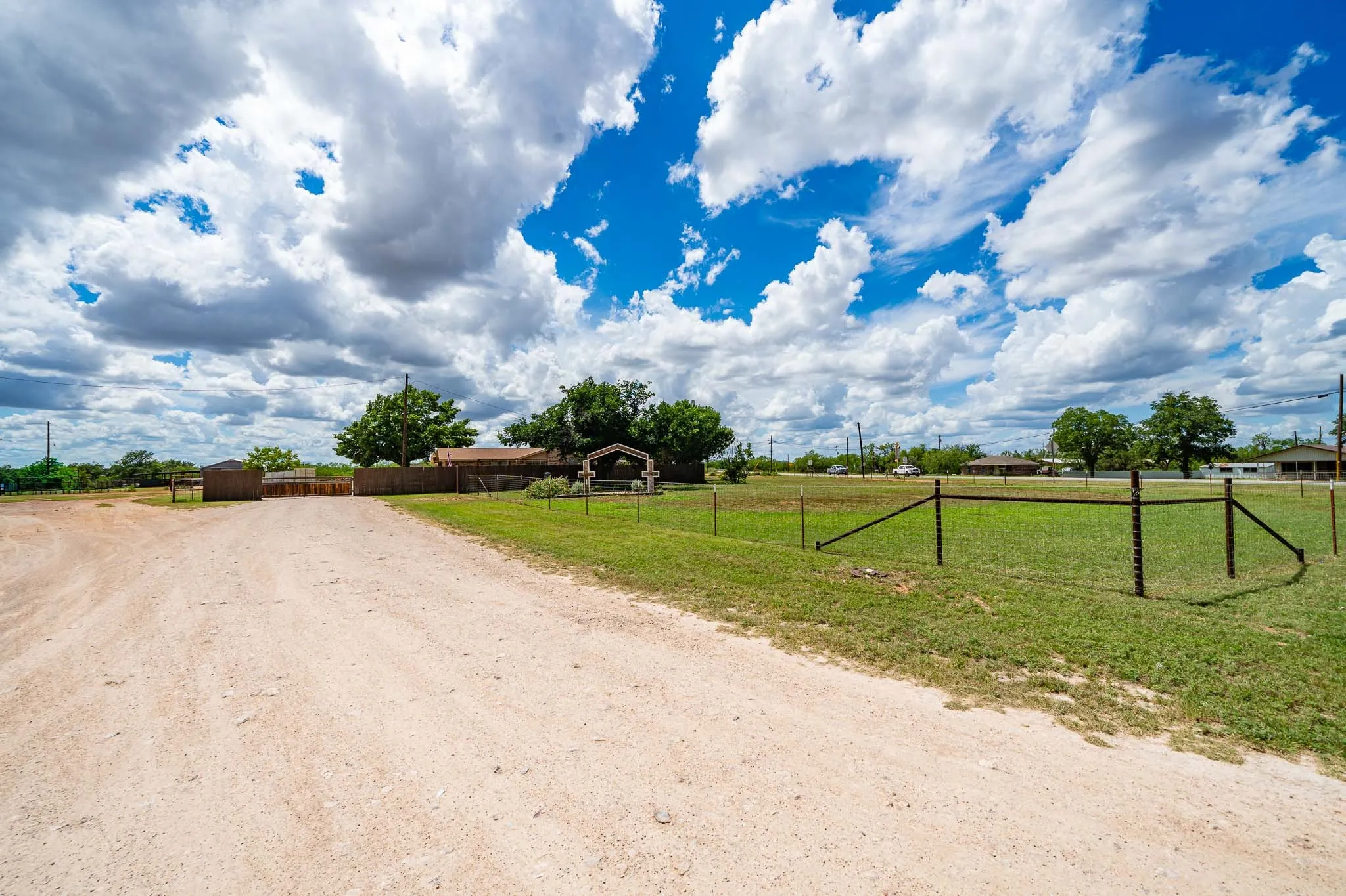 Single Family Residence For Sale in Coke County , 616 W Main Street, Bronte, Texas 76933, 5 Bedroom, 2 Bathroom, Garage spaces, 2,502 Sqft, built in 1983, mls#21303928, Real Estate Agent in Bronte, Homes For Sale in Coke county, Homes For Sale in Bronte, Realtor in Bronte Texas, Real Estate Brokerage Independent Realty Texas, Luminita Cordes Realtor