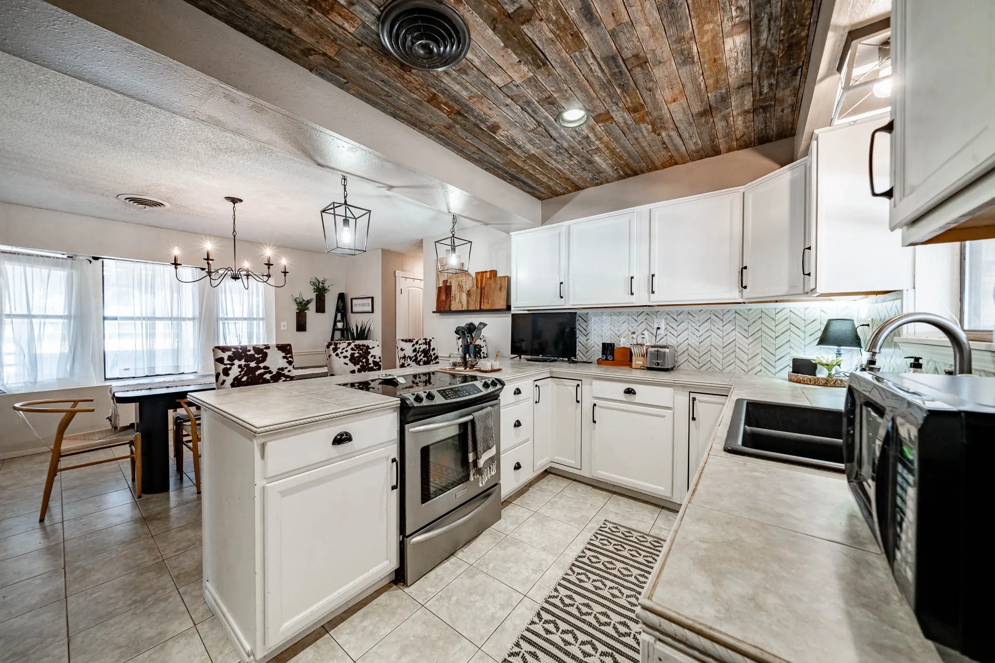 Single Family Residence For Sale in Coke County , 616 W Main Street, Bronte, Texas 76933, 5 Bedroom, 2 Bathroom, Garage spaces, 2,502 Sqft, built in 1983, mls#21303928, Real Estate Agent in Bronte, Homes For Sale in Coke county, Homes For Sale in Bronte, Realtor in Bronte Texas, Real Estate Brokerage Independent Realty Texas, Luminita Cordes Realtor