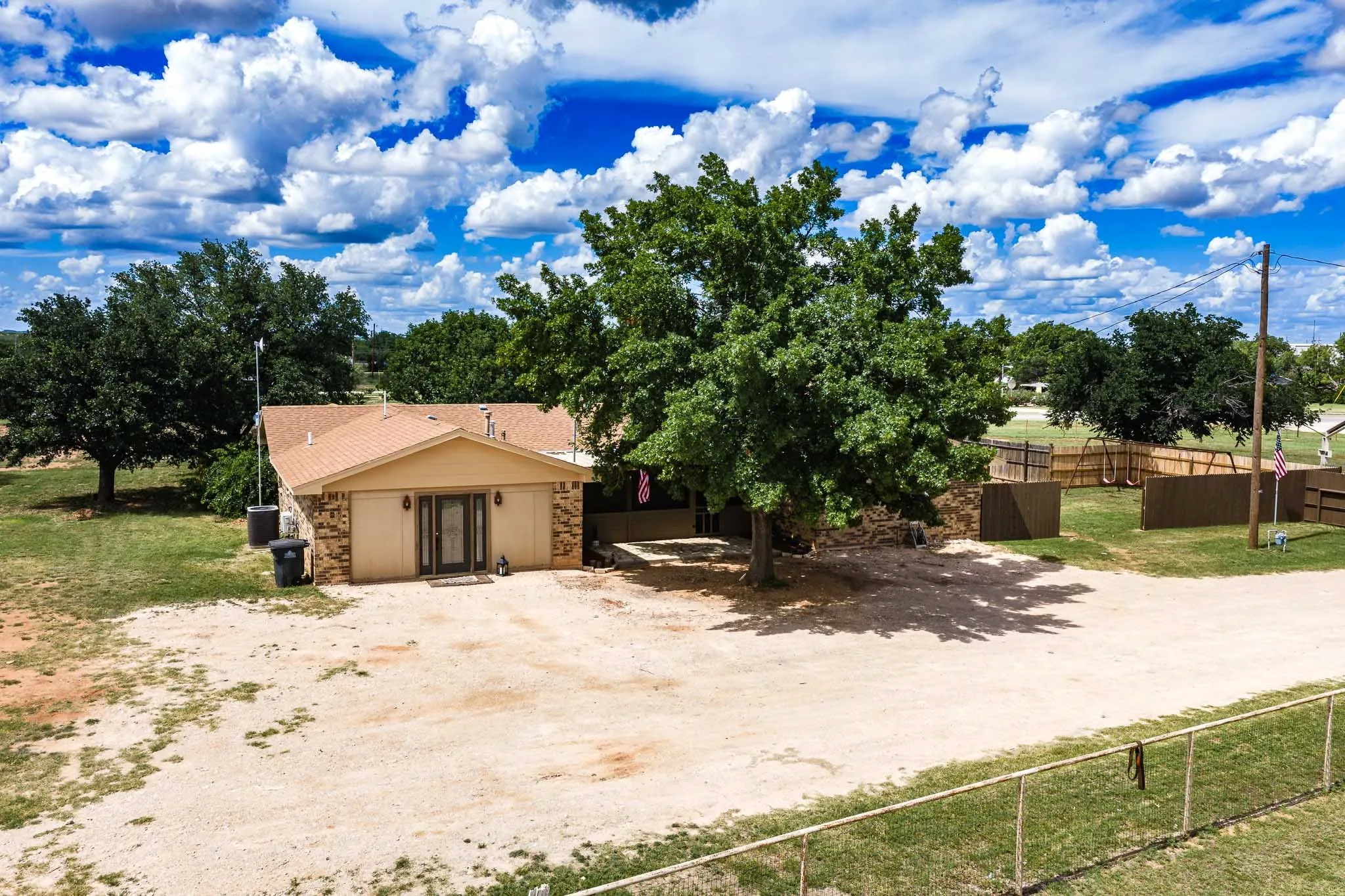Single Family Residence For Sale in Coke County , 616 W Main Street, Bronte, Texas 76933, 5 Bedroom, 2 Bathroom, Garage spaces, 2,502 Sqft, built in 1983, mls#21303928, Real Estate Agent in Bronte, Homes For Sale in Coke county, Homes For Sale in Bronte, Realtor in Bronte Texas, Real Estate Brokerage Independent Realty Texas, Luminita Cordes Realtor