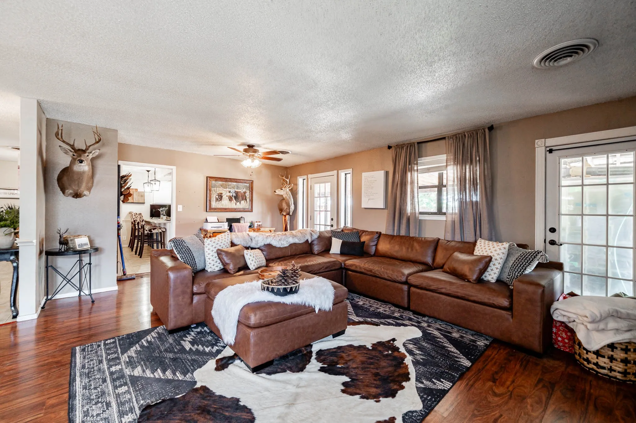 Single Family Residence For Sale in Coke County , 616 W Main Street, Bronte, Texas 76933, 5 Bedroom, 2 Bathroom, Garage spaces, 2,502 Sqft, built in 1983, mls#21303928, Real Estate Agent in Bronte, Homes For Sale in Coke county, Homes For Sale in Bronte, Realtor in Bronte Texas, Real Estate Brokerage Independent Realty Texas, Luminita Cordes Realtor