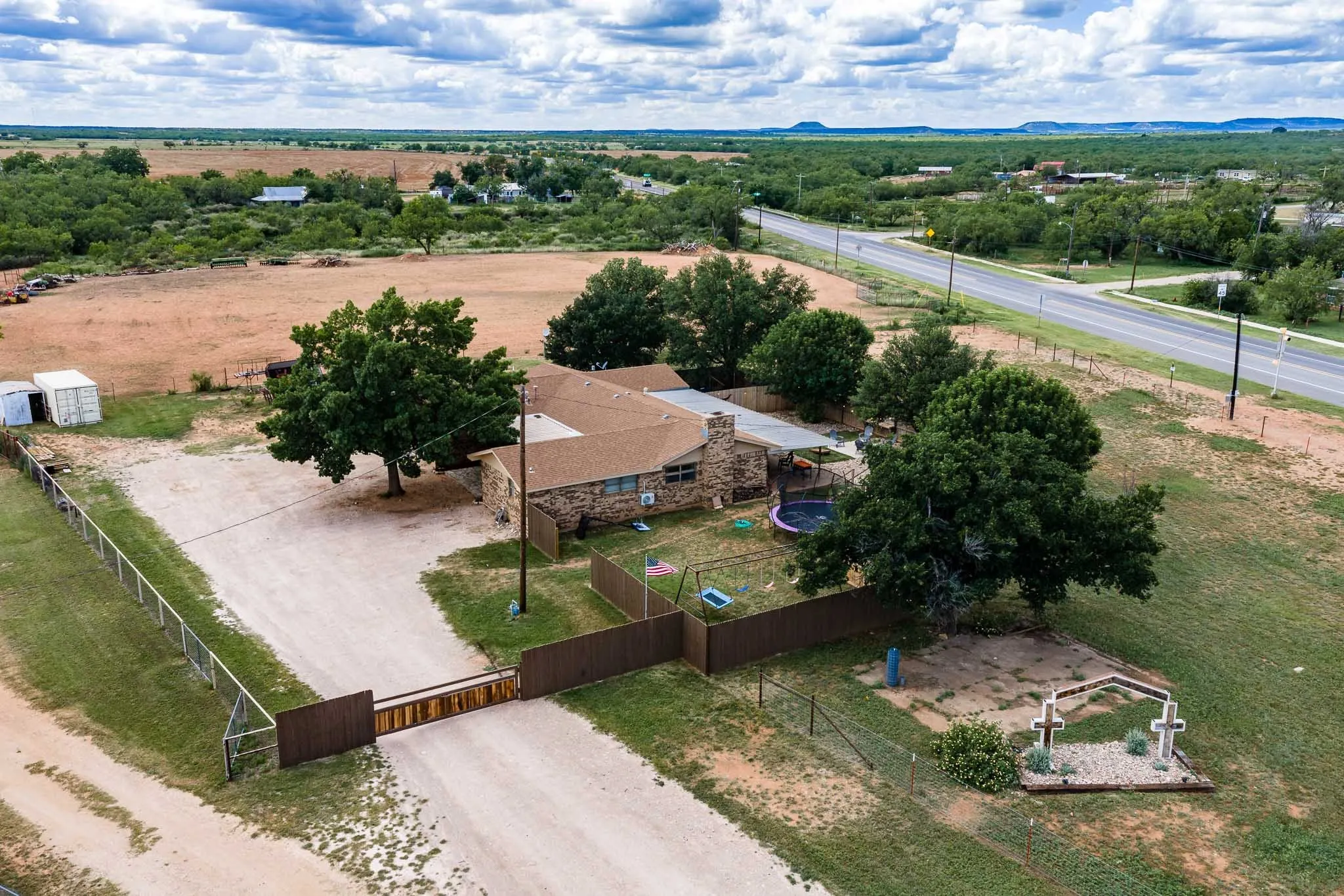Single Family Residence For Sale in Coke County , 616 W Main Street, Bronte, Texas 76933, 5 Bedroom, 2 Bathroom, Garage spaces, 2,502 Sqft, built in 1983, mls#21303928, Real Estate Agent in Bronte, Homes For Sale in Coke county, Homes For Sale in Bronte, Realtor in Bronte Texas, Real Estate Brokerage Independent Realty Texas, Luminita Cordes Realtor