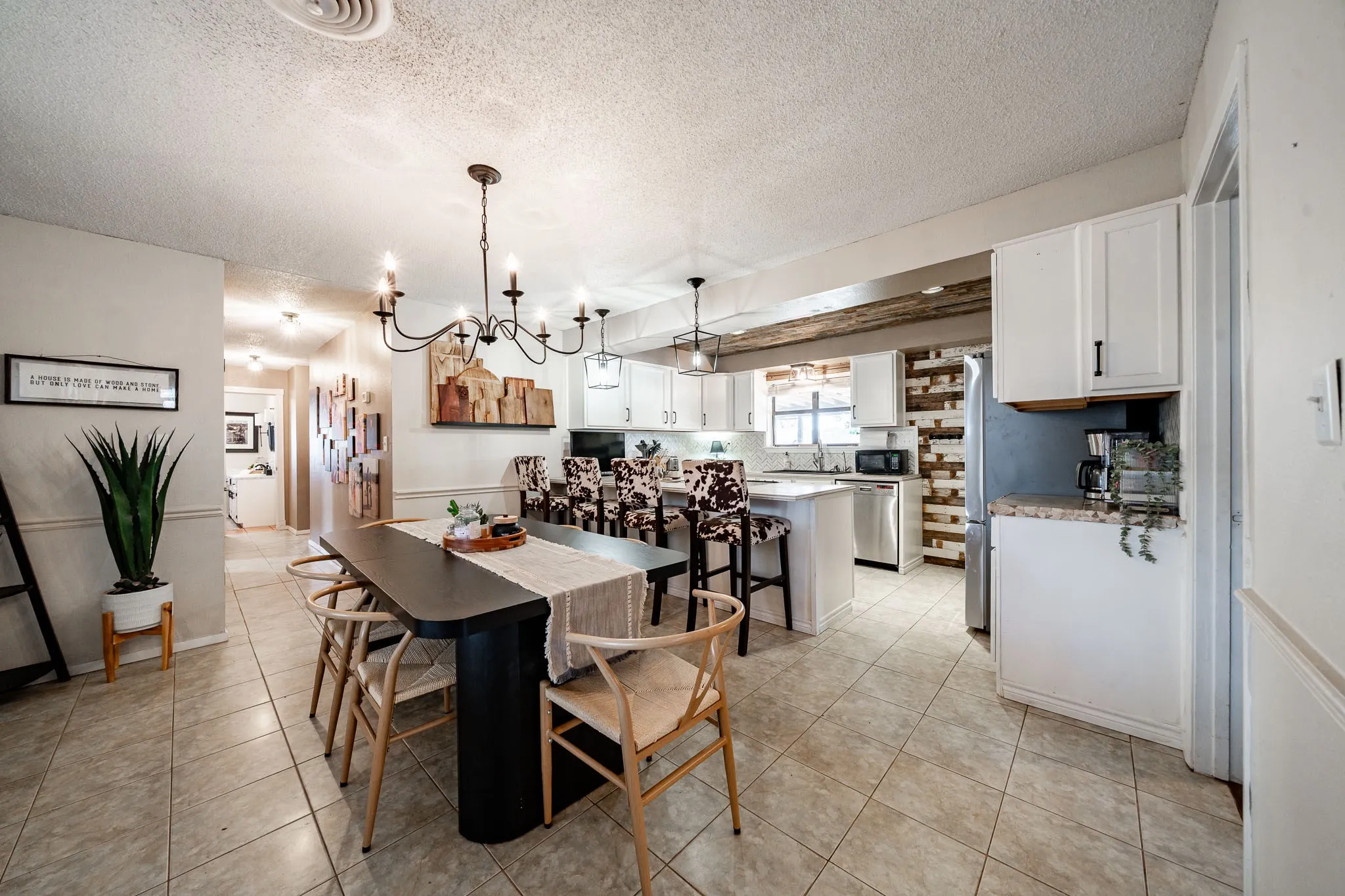 Single Family Residence For Sale in Coke County , 616 W Main Street, Bronte, Texas 76933, 5 Bedroom, 2 Bathroom, Garage spaces, 2,502 Sqft, built in 1983, mls#21303928, Real Estate Agent in Bronte, Homes For Sale in Coke county, Homes For Sale in Bronte, Realtor in Bronte Texas, Real Estate Brokerage Independent Realty Texas, Luminita Cordes Realtor