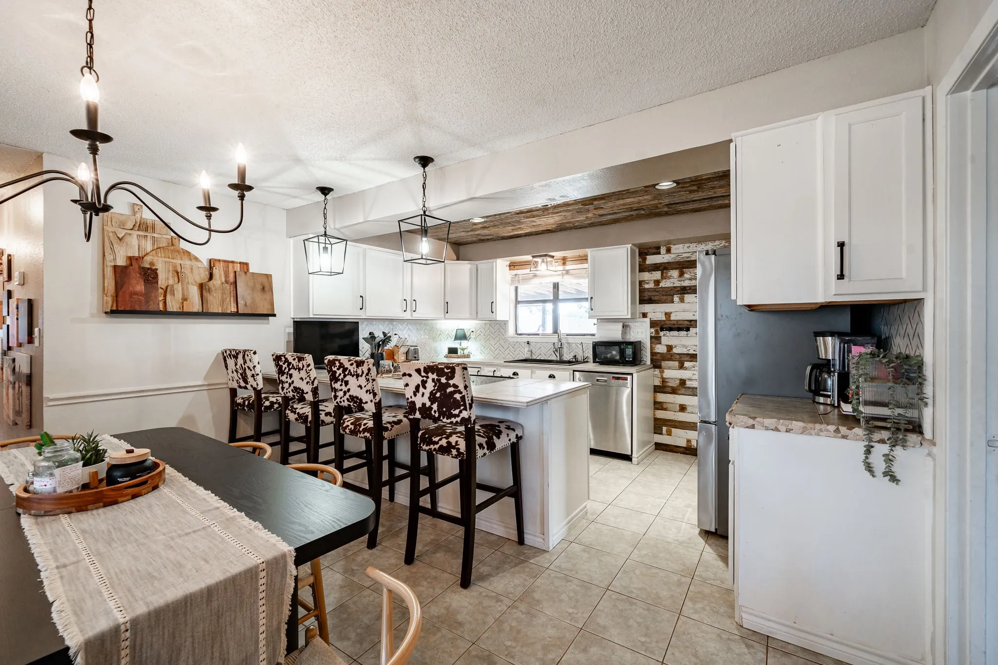 Single Family Residence For Sale in Coke County , 616 W Main Street, Bronte, Texas 76933, 5 Bedroom, 2 Bathroom, Garage spaces, 2,502 Sqft, built in 1983, mls#21303928, Real Estate Agent in Bronte, Homes For Sale in Coke county, Homes For Sale in Bronte, Realtor in Bronte Texas, Real Estate Brokerage Independent Realty Texas, Luminita Cordes Realtor