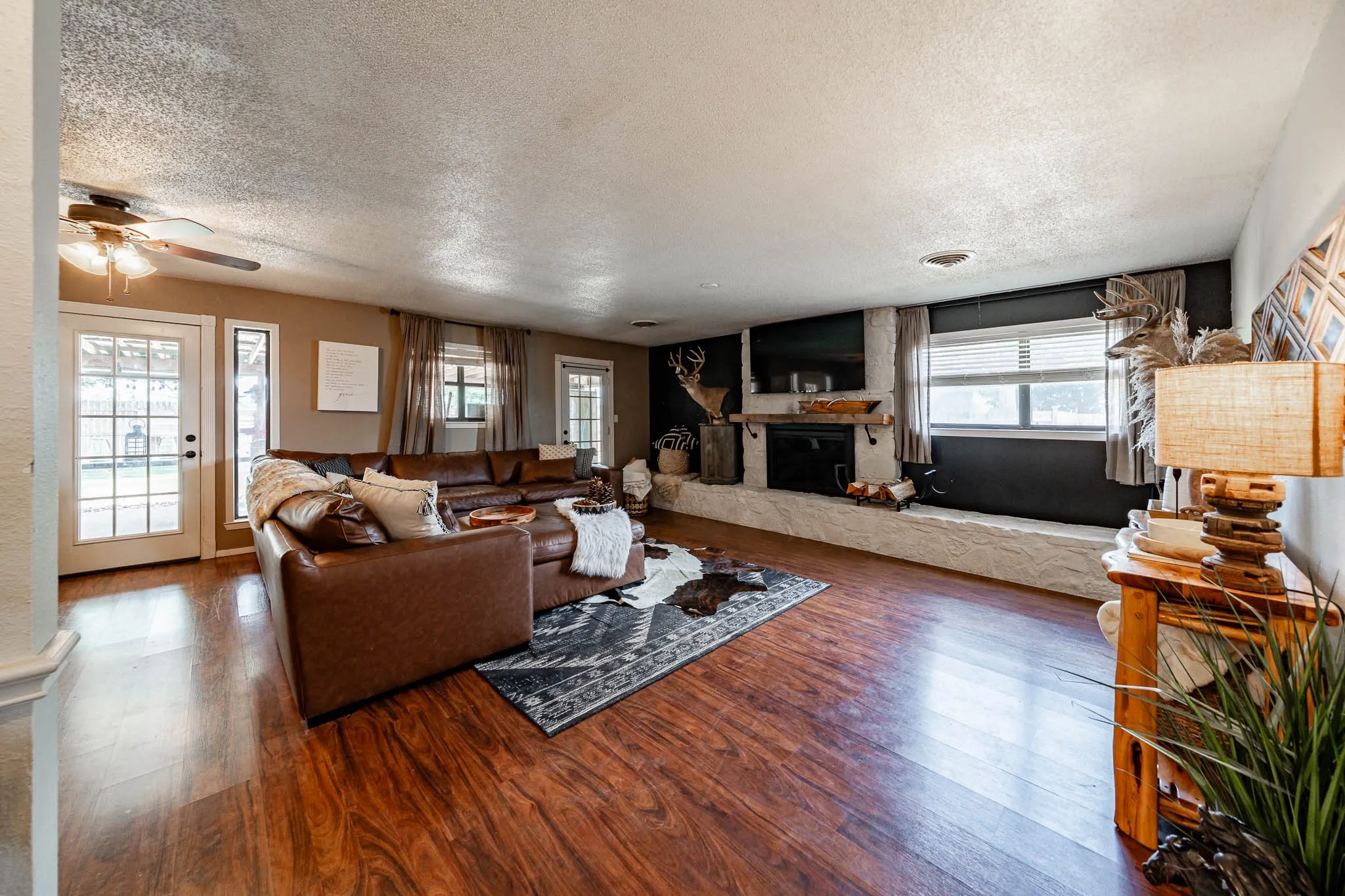 Single Family Residence For Sale in Coke County , 616 W Main Street, Bronte, Texas 76933, 5 Bedroom, 2 Bathroom, Garage spaces, 2,502 Sqft, built in 1983, mls#21303928, Real Estate Agent in Bronte, Homes For Sale in Coke county, Homes For Sale in Bronte, Realtor in Bronte Texas, Real Estate Brokerage Independent Realty Texas, Luminita Cordes Realtor