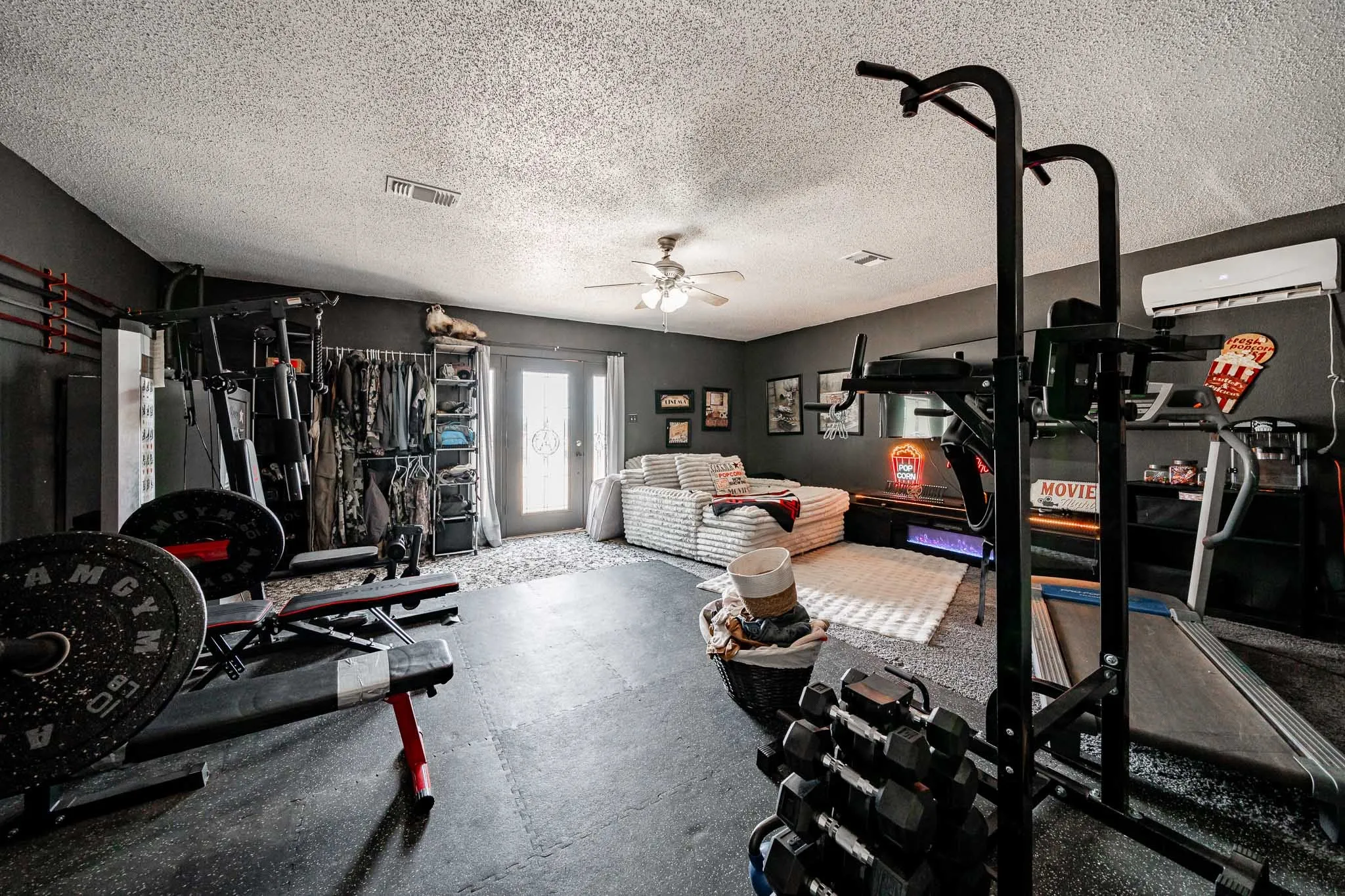 Single Family Residence For Sale in Coke County , 616 W Main Street, Bronte, Texas 76933, 5 Bedroom, 2 Bathroom, Garage spaces, 2,502 Sqft, built in 1983, mls#21303928, Real Estate Agent in Bronte, Homes For Sale in Coke county, Homes For Sale in Bronte, Realtor in Bronte Texas, Real Estate Brokerage Independent Realty Texas, Luminita Cordes Realtor