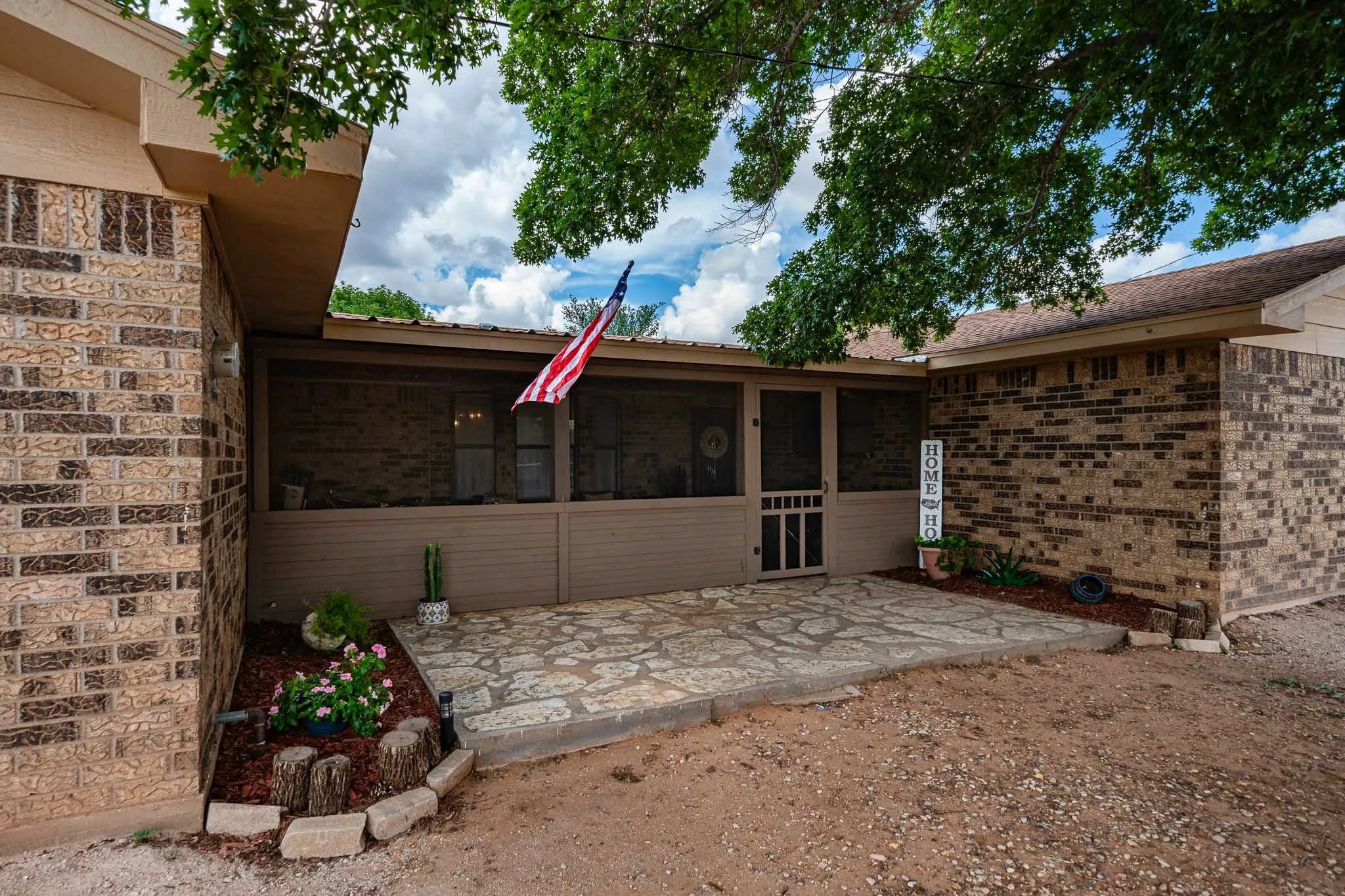 Single Family Residence For Sale in Coke County , 616 W Main Street, Bronte, Texas 76933, 5 Bedroom, 2 Bathroom, Garage spaces, 2,502 Sqft, built in 1983, mls#21303928, Real Estate Agent in Bronte, Homes For Sale in Coke county, Homes For Sale in Bronte, Realtor in Bronte Texas, Real Estate Brokerage Independent Realty Texas, Luminita Cordes Realtor