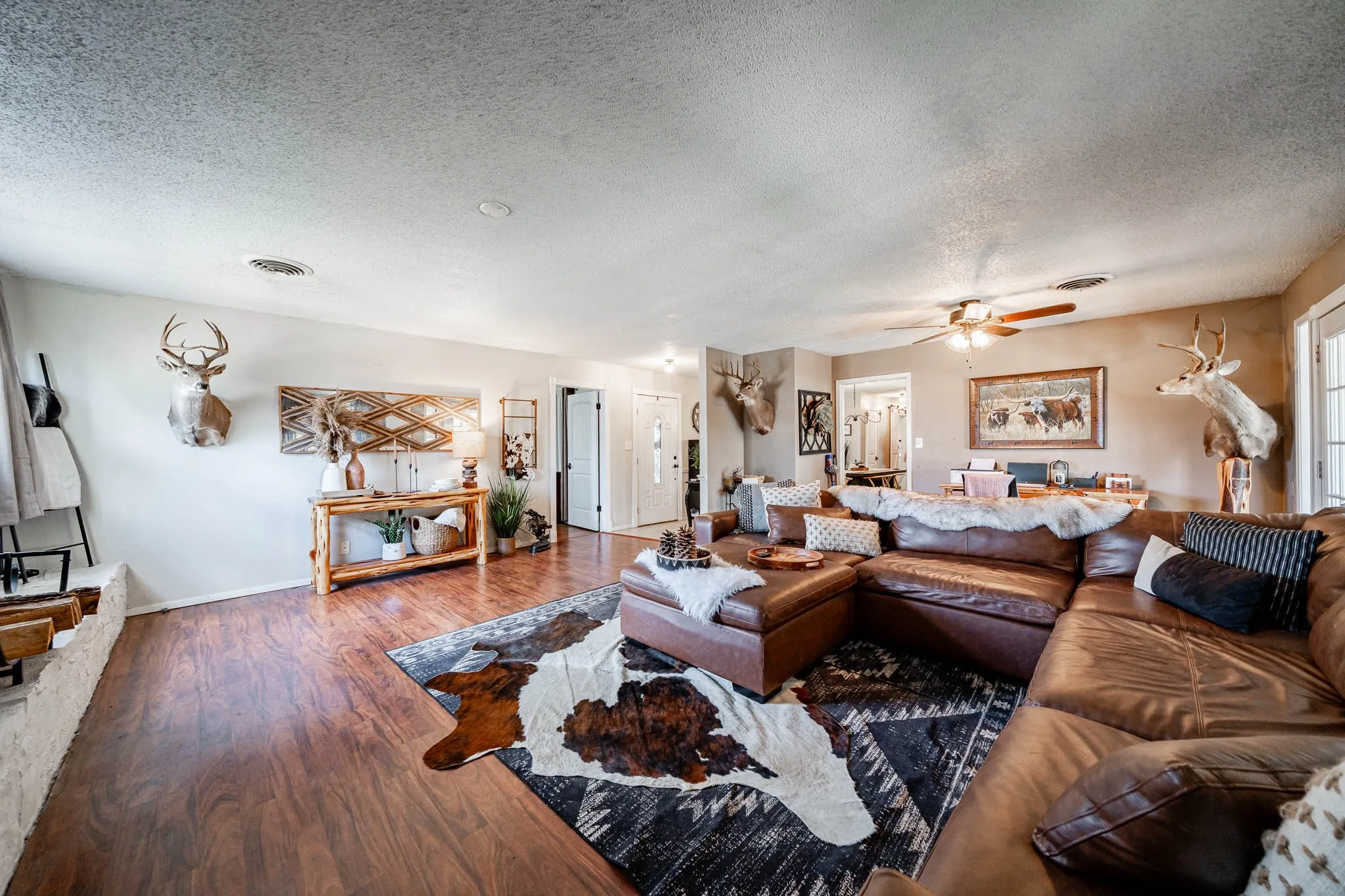 Single Family Residence For Sale in Coke County , 616 W Main Street, Bronte, Texas 76933, 5 Bedroom, 2 Bathroom, Garage spaces, 2,502 Sqft, built in 1983, mls#21303928, Real Estate Agent in Bronte, Homes For Sale in Coke county, Homes For Sale in Bronte, Realtor in Bronte Texas, Real Estate Brokerage Independent Realty Texas, Luminita Cordes Realtor