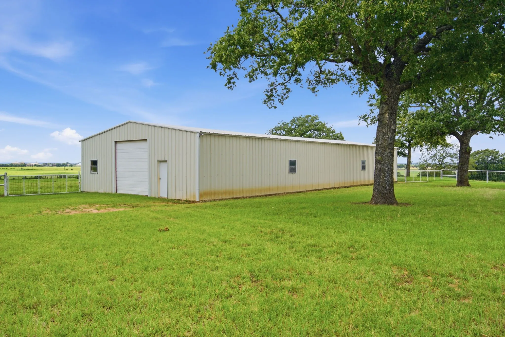 4,000 Sq Ft Barn/Shop